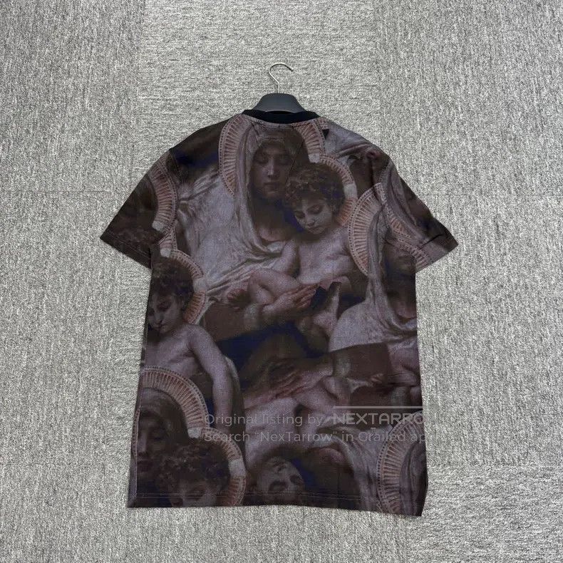 Givenchy Givenchy Aureole Madonna Short Sleeve (Size M) Size US M / EU 48-50 / 2 - 5 Thumbnail