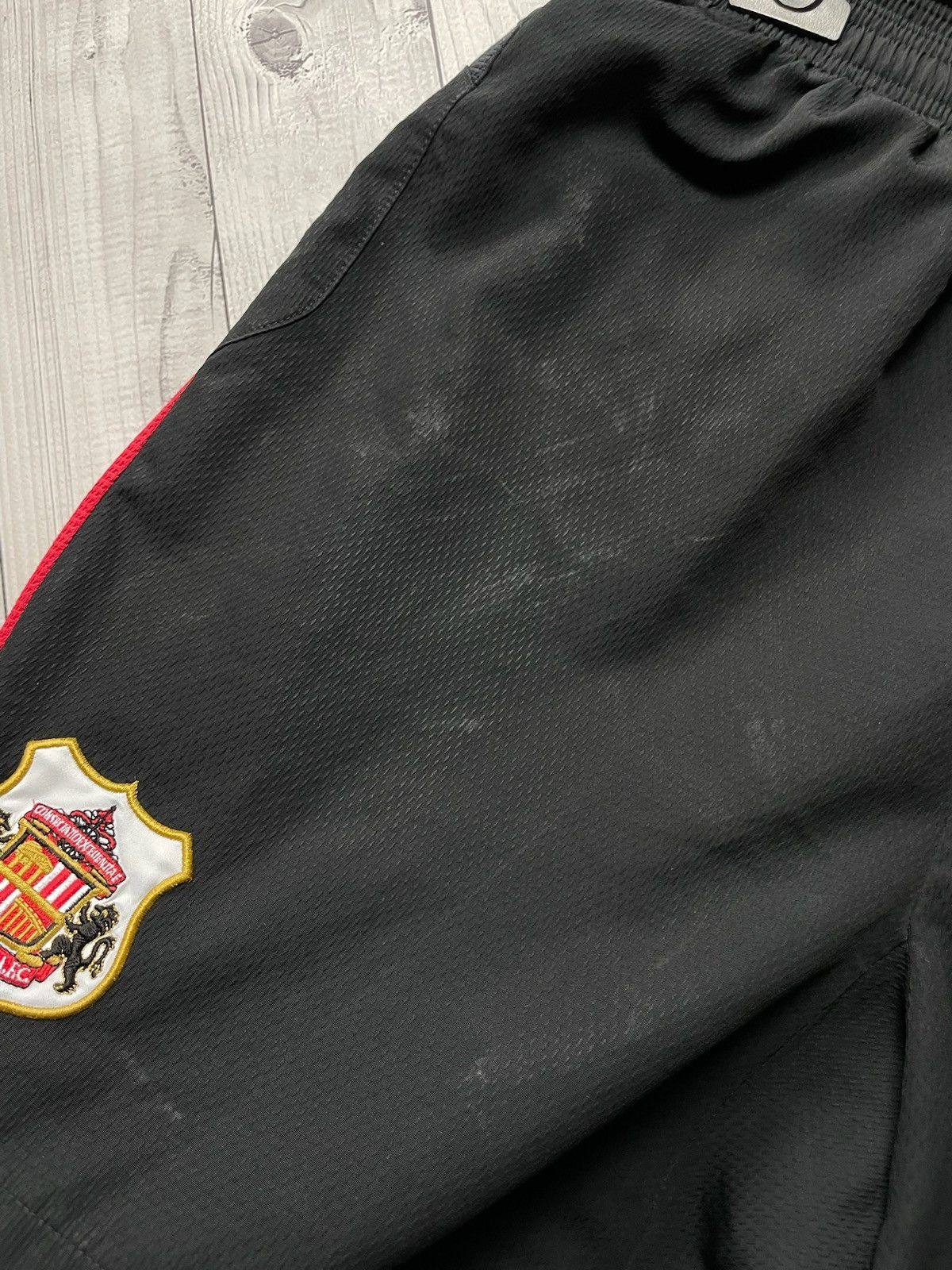 Umbro × Vintage Vintage Umbro Sunderland soccer shorts size L logo Size US 34 / EU 50 - 5 Thumbnail