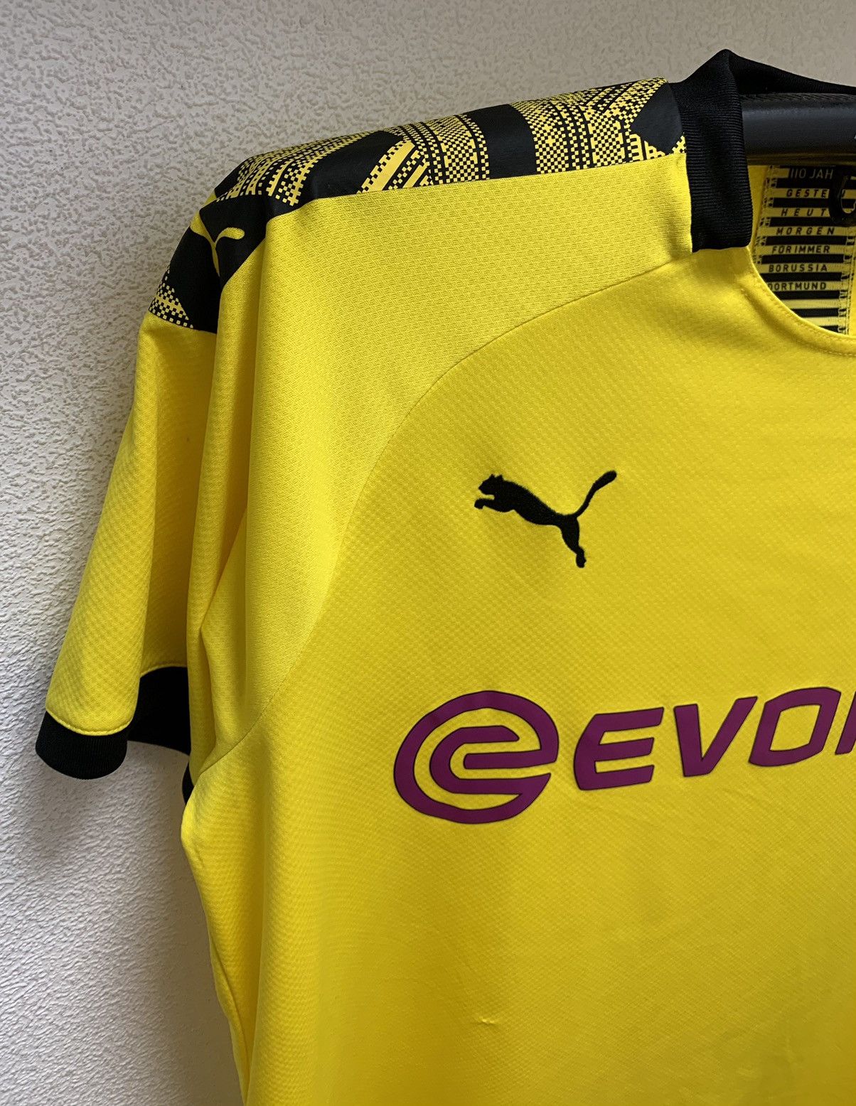 Puma Borrusia Dortmund BVB soccer jersey Xl sz Econik Opel Puma Size US XL / EU 56 / 4 - 4 Thumbnail