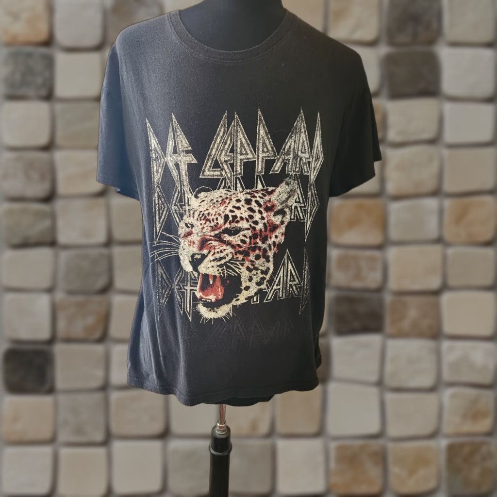 Vintage Def Leppard Shirt Unisex XL Black Leopard Tiger Graphic Print Music Rock Concert 2020 Size XL / US 12-14 / IT 48-50 - 1 Thumbnail