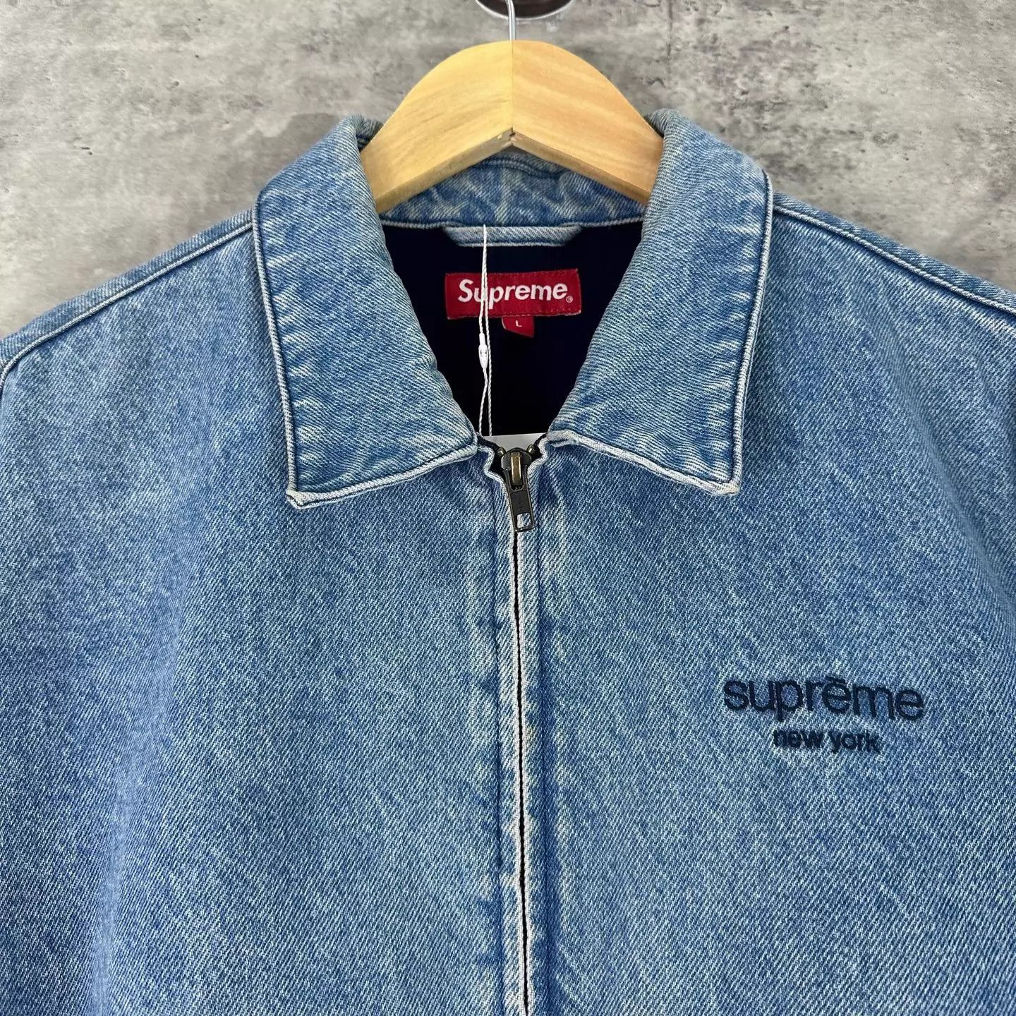 Supreme Supreme Embroidered Logo Denim Jacket L Size US L / EU 52-54 / 3 - 4 Thumbnail