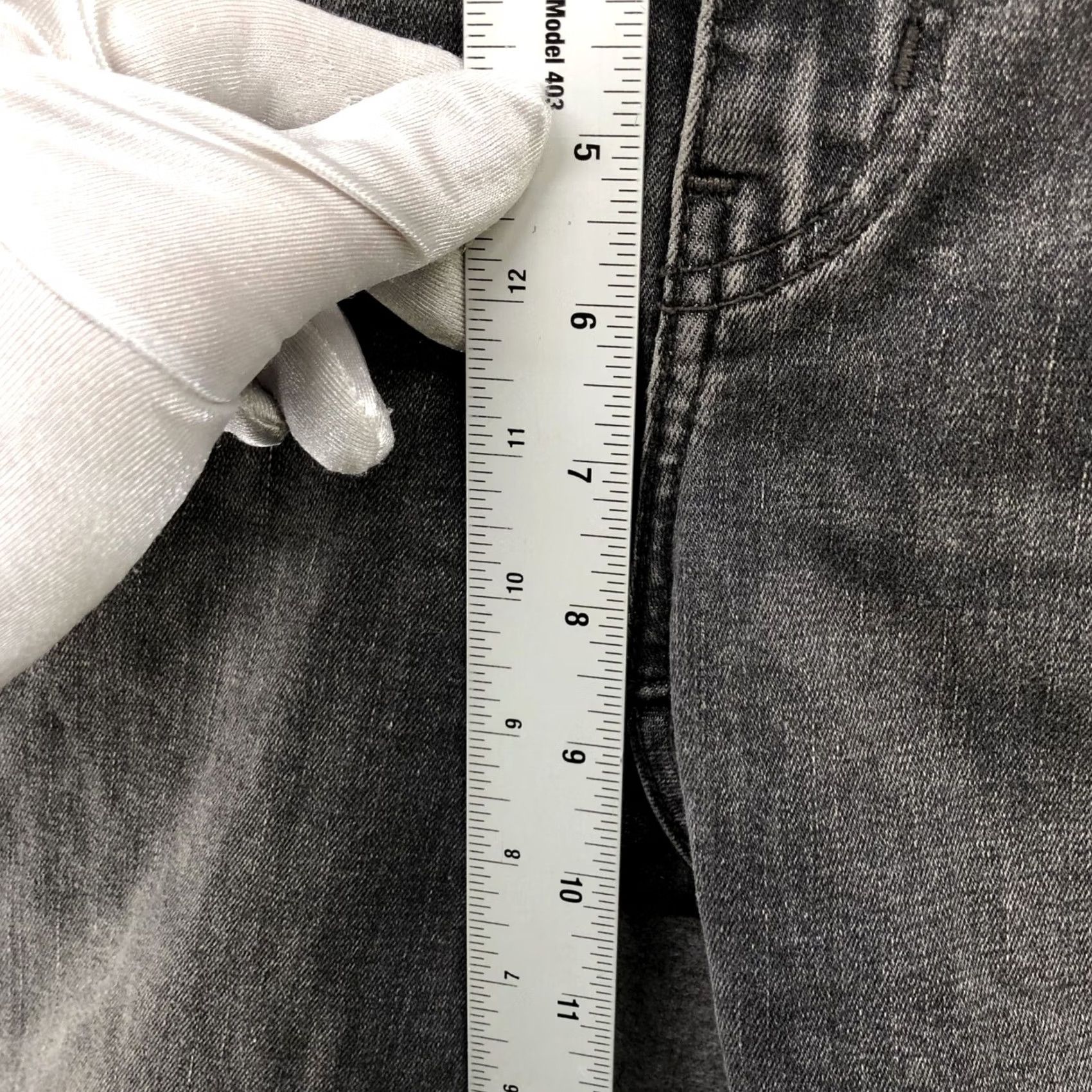 Levi's VINTAGE Lev's Mid Rise Boyfriend Cut Off Jean Shorts Womens 27 Black Wash Denim 5-Pocket Womens Mens? Size 27" / US 4 / IT 40 - 7 Thumbnail