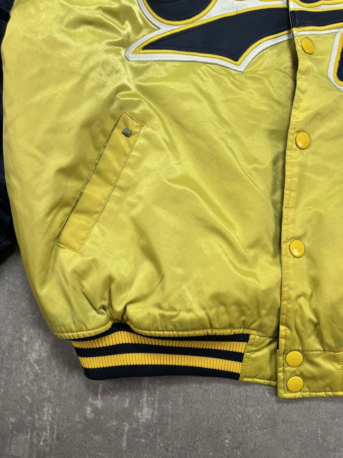 Fubu 90s Fubu Vintage Big Logo Made OG Bomber Jacket XL XXL Rare Size US XL / EU 56 / 4 - 13 Thumbnail