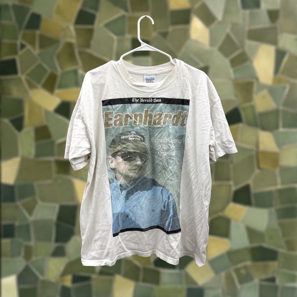 Gildan Gildan T-Shirt XL White Short Sleeve The Herald Sun Earnhardt Nascar Mens XXL? Size US XL / EU 56 / 4 - 1 Thumbnail