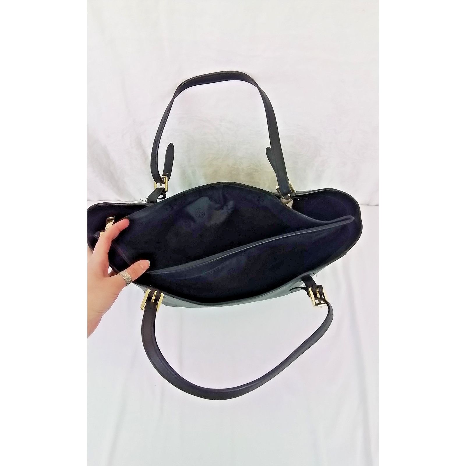 Tory Burch Tory Burch Black Leather Shoulder Bag Gold Hardware Size ONE SIZE - 10 Thumbnail