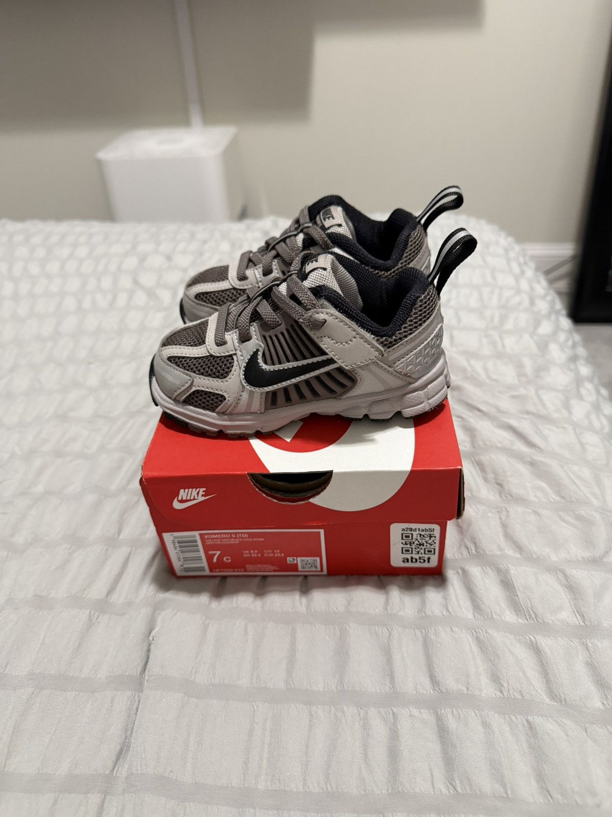 Nike Nike Vomero 5 Toddler ‘College Grey Cave Stone’ Size 7C Size US 7 / EU 40 - 3 Thumbnail