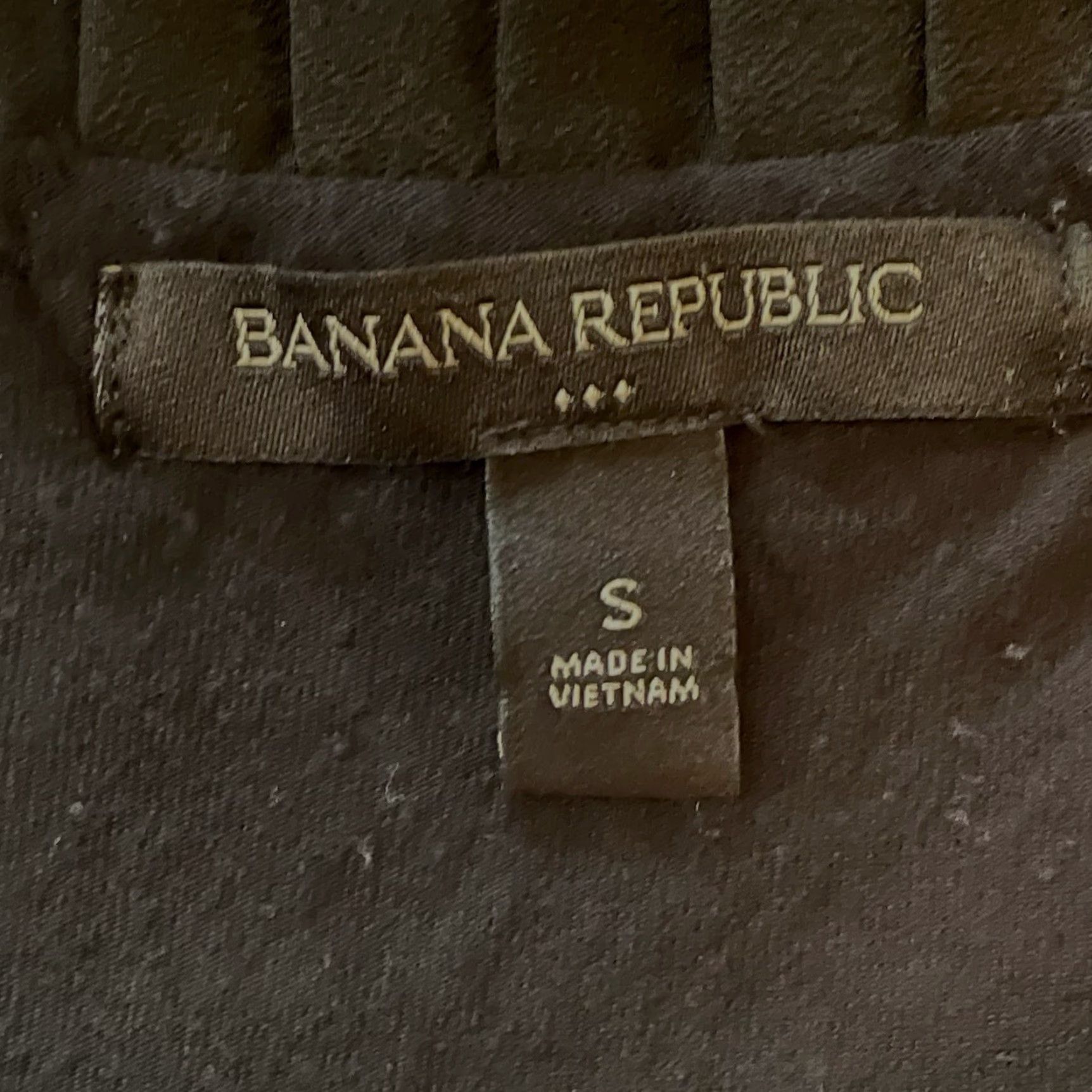 Banana Republic Banana Republic Women’s S Sleeveless Pleated Neck V-Neck Top Black Breezy Shirt Blouse Summer Casual Workwear Holiday Womens Size S / US 4 / IT 40 - 4 Thumbnail