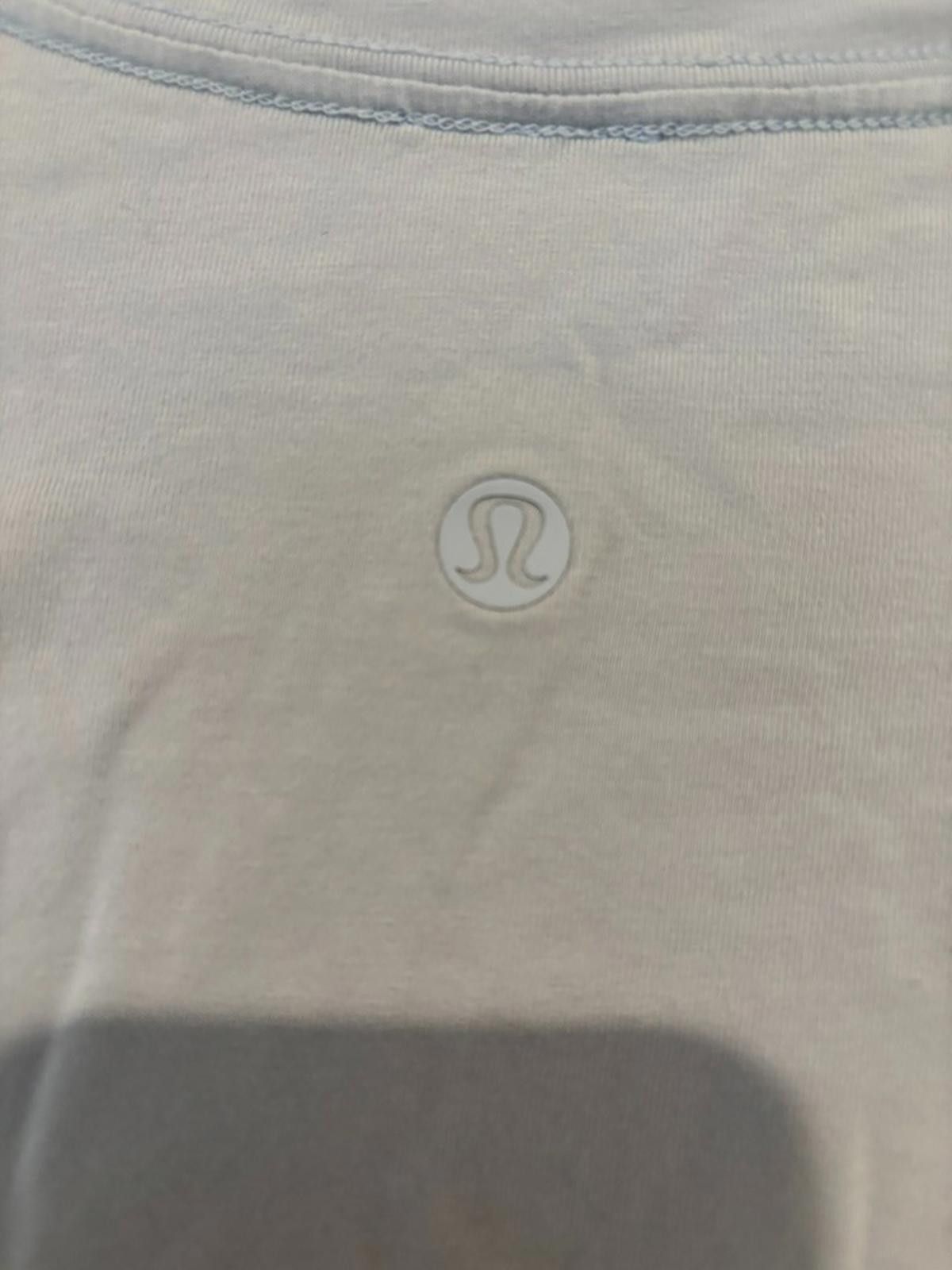 Lululemon Womens sz 4 Lululemon light blue t shirt #153 Size S / US 4 / IT 40 - 3 Thumbnail