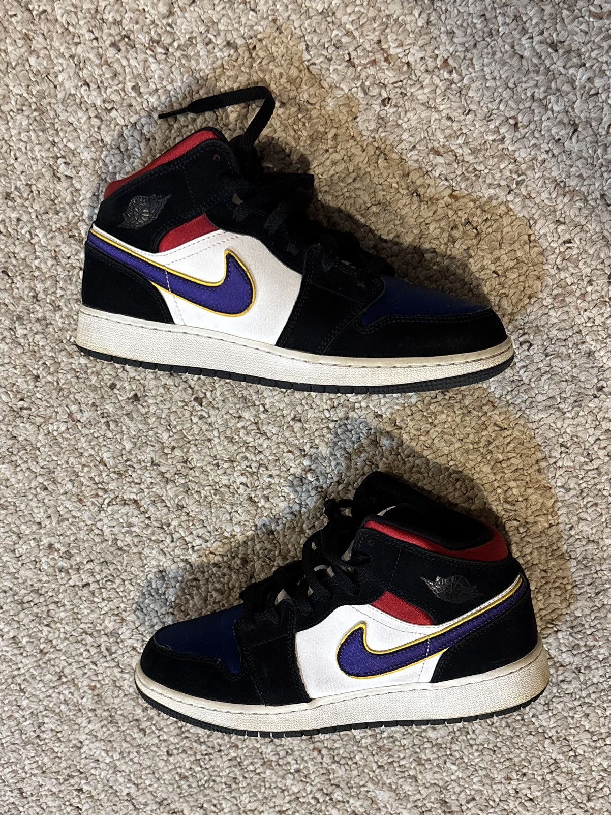 Nike Jordan 1 Mid Size US 6.5 / EU 39-40 - 1 Thumbnail
