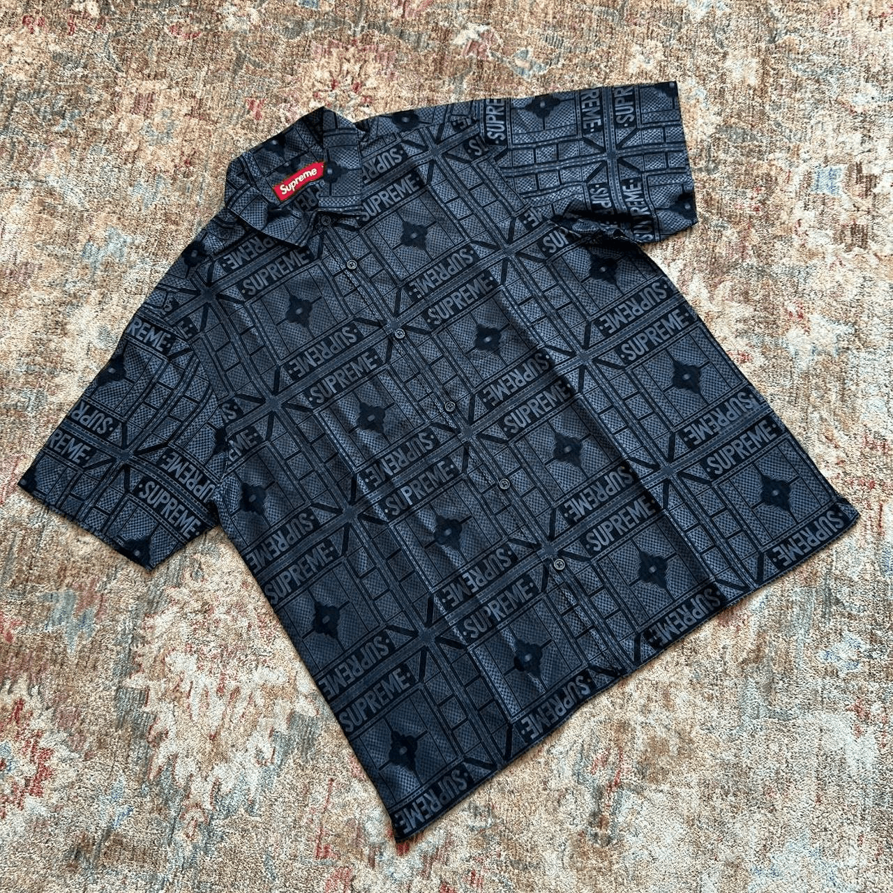 S*Y様 Supreme Tray Jacquard S/S Shirt Bla Supreme Tray Jacquard S S Shirt (SS24) - $148