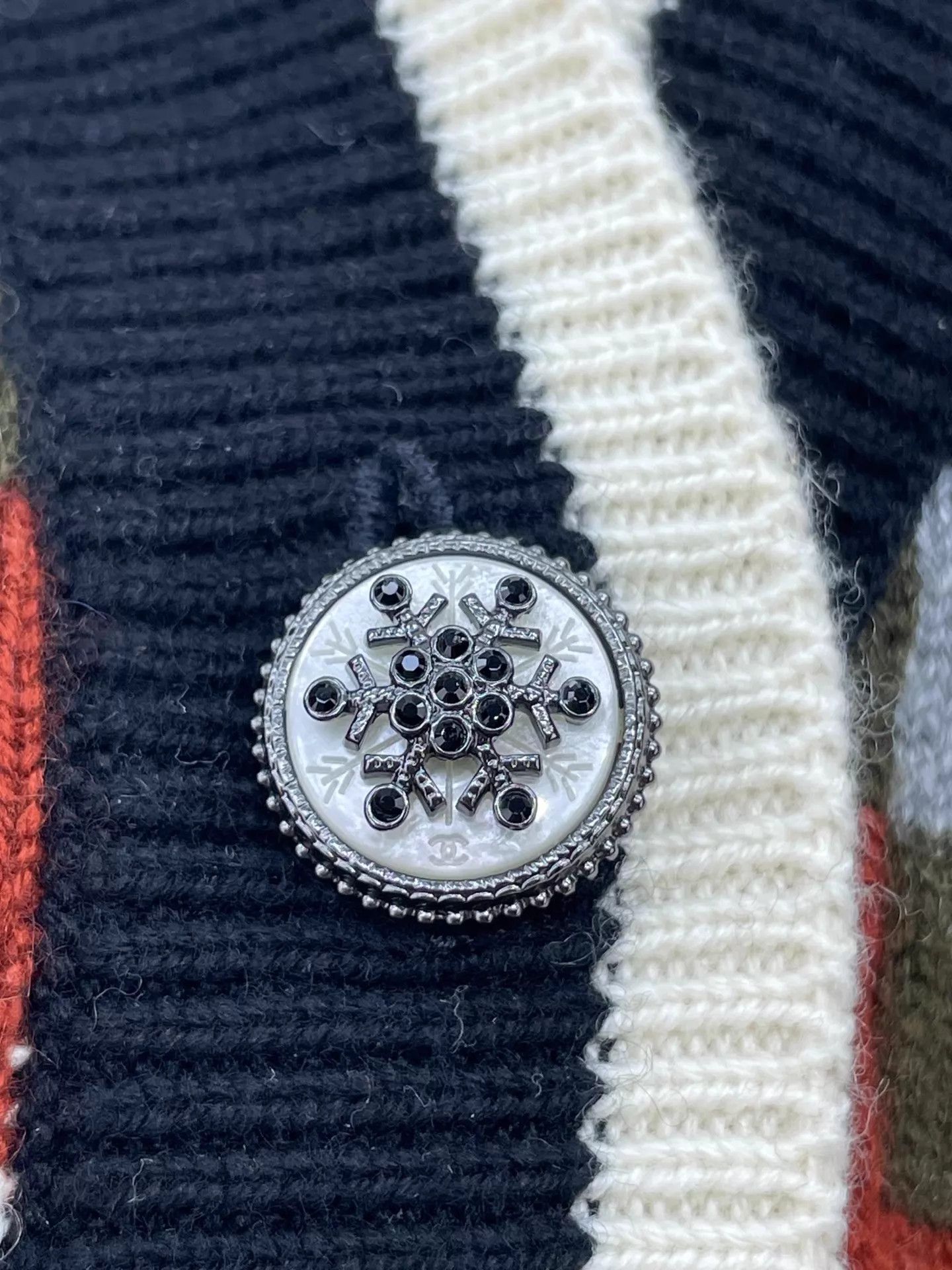 Chanel Chanel Geo Colorblocked Snowflake Button Cardi 44 Size L / US 10 / IT 46 - 5 Thumbnail