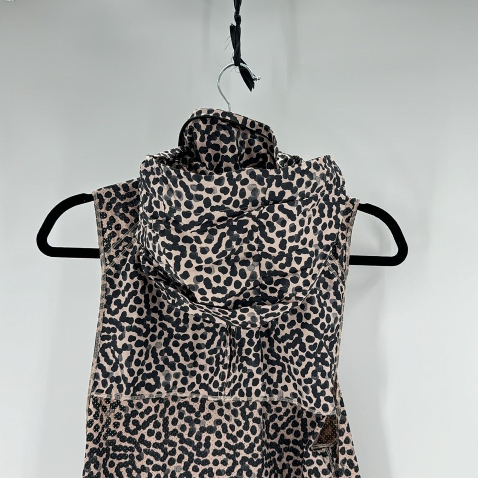 Lululemon Lululemon Pack-It Vest Ace Spot Grain Black cheetah size 6 Size M / US 6-8 / IT 42-44 - 9 Thumbnail