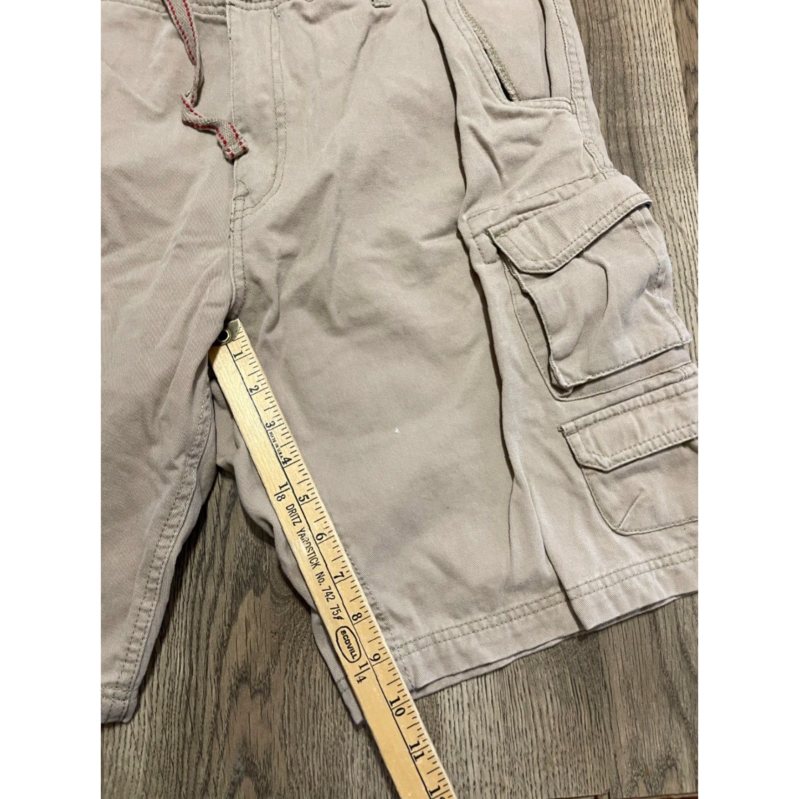 MILLY Old Mill Shorts Men 34 Khaki Cargo Shorts Multi Pockets Beige Beige Cargo Pockets 34 Mens Size US 34 / EU 50 - 6 Thumbnail
