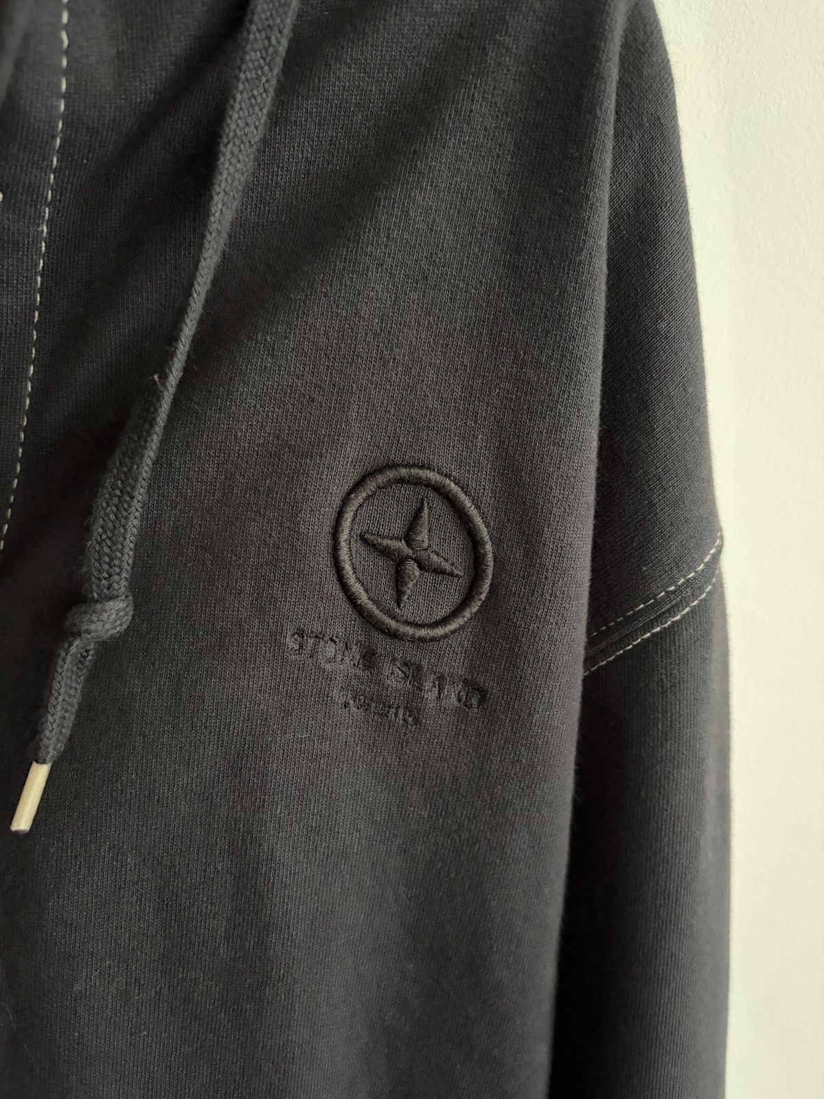 Stone Island Stone Island light button hoodie Size US L / EU 52-54 / 3 - 3 Thumbnail