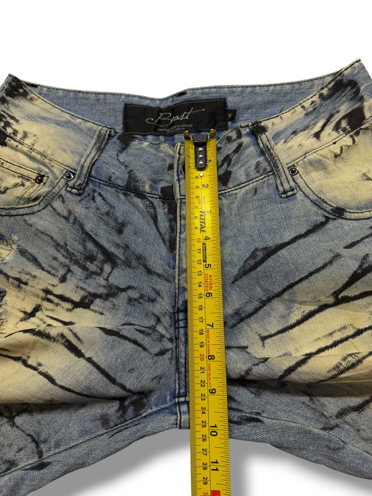 Japanese Brand Vintage Y2K Beast Japanese Distressed Denim Jeans | W31 Size US 31 - 14 Thumbnail