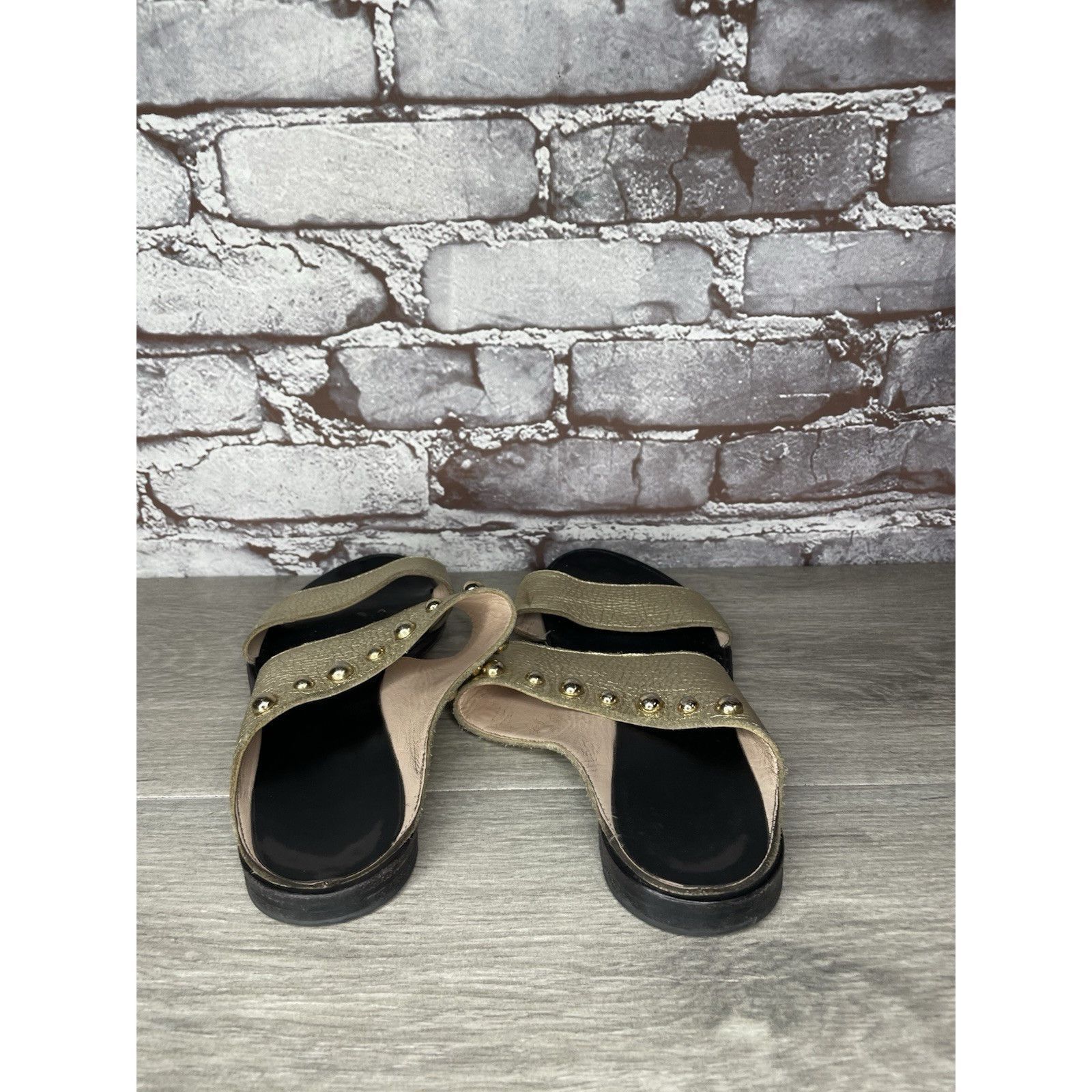 Lanvin Lanvin Gold Leather Straps Flats Slides Studded Sandals Wome Size US 8.5 / IT 38.5 - 18 Thumbnail