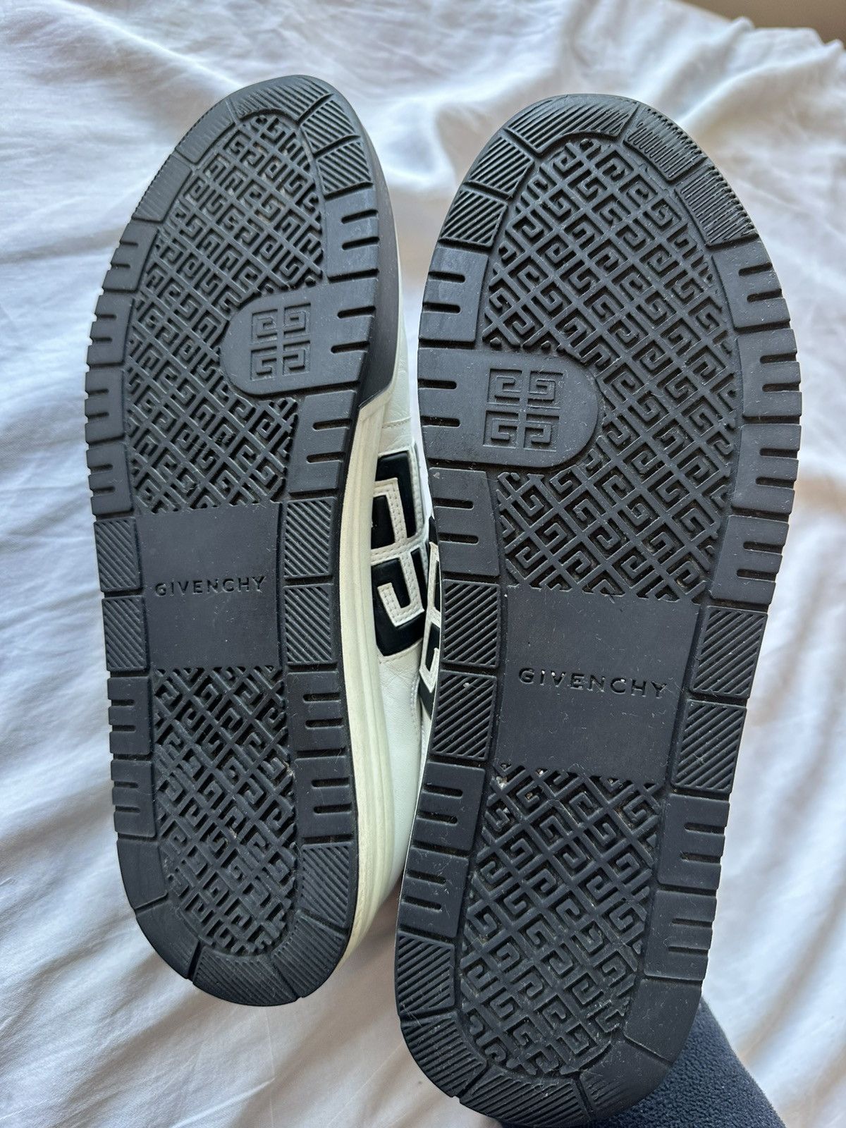Givenchy Givenchy G4 Leather Sneakers White Size US 11 / EU 44 - 9 Thumbnail