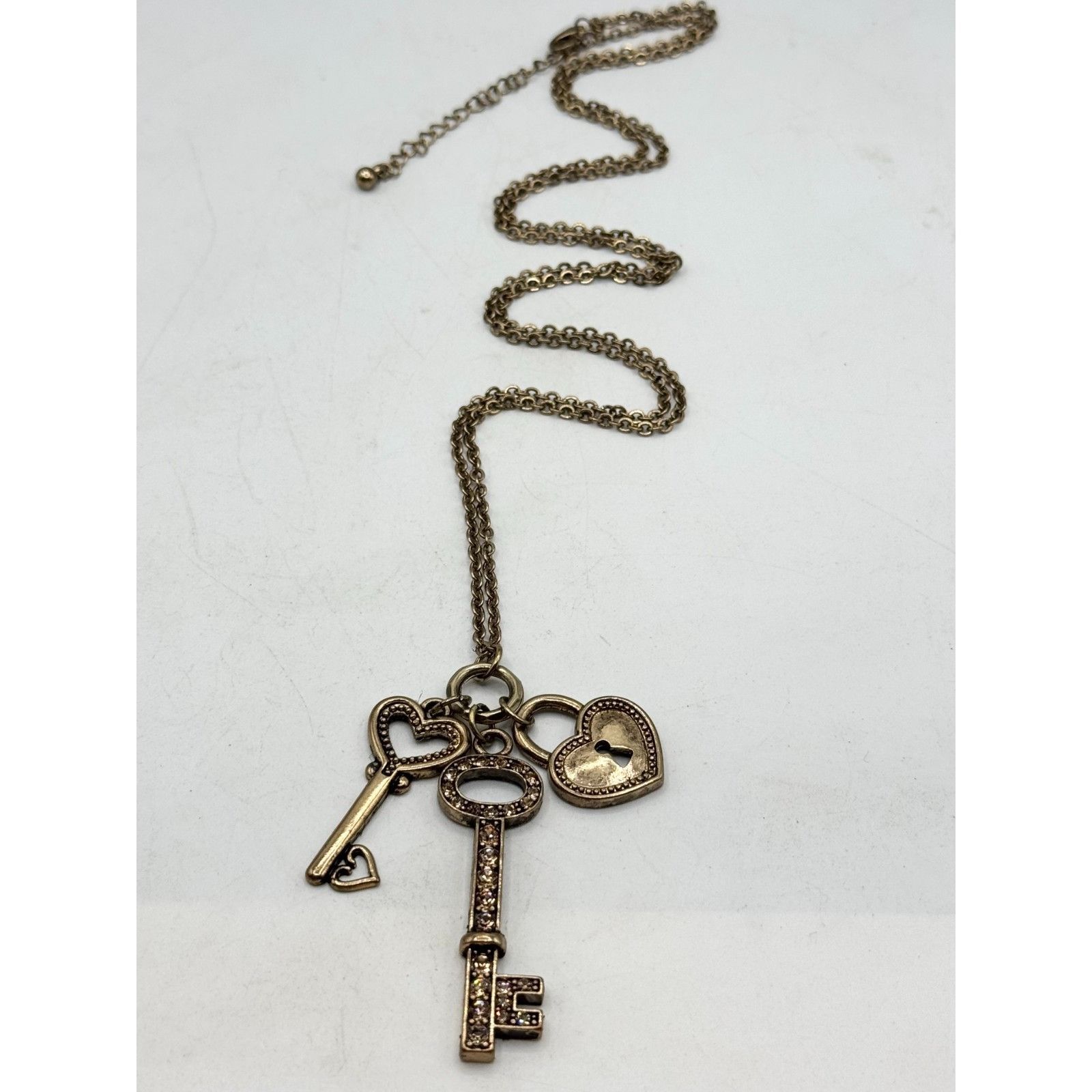 Vintage Vintage long gold rhinestone heart key charm pendant necklac Size ONE SIZE - 6 Thumbnail
