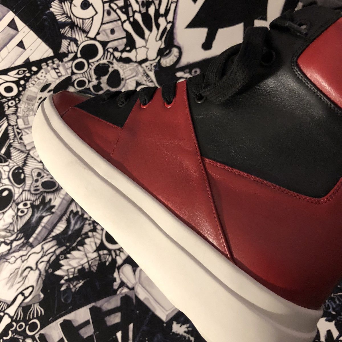 Represent Clo. SAMPLE SS18 The Alpha Mid Black / Red Bred Size US 10 / EU 43 - 15 Thumbnail