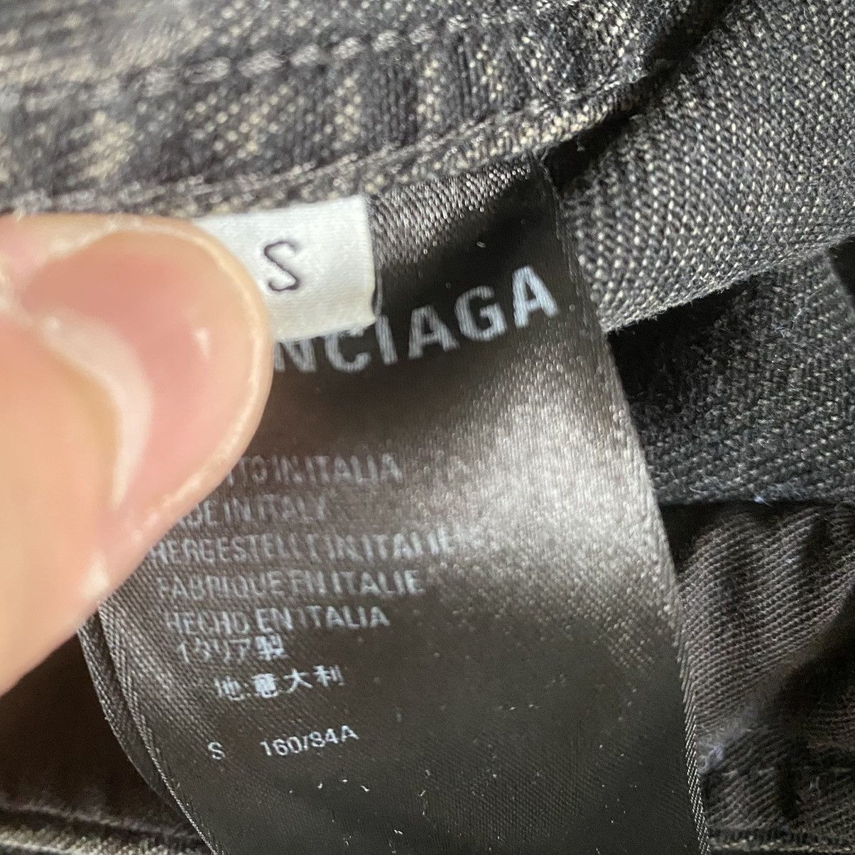 Balenciaga Balenciaga Logo Spray Oversize Trucker Denim Jacket Size US S / EU 44-46 / 1 - 7 Thumbnail
