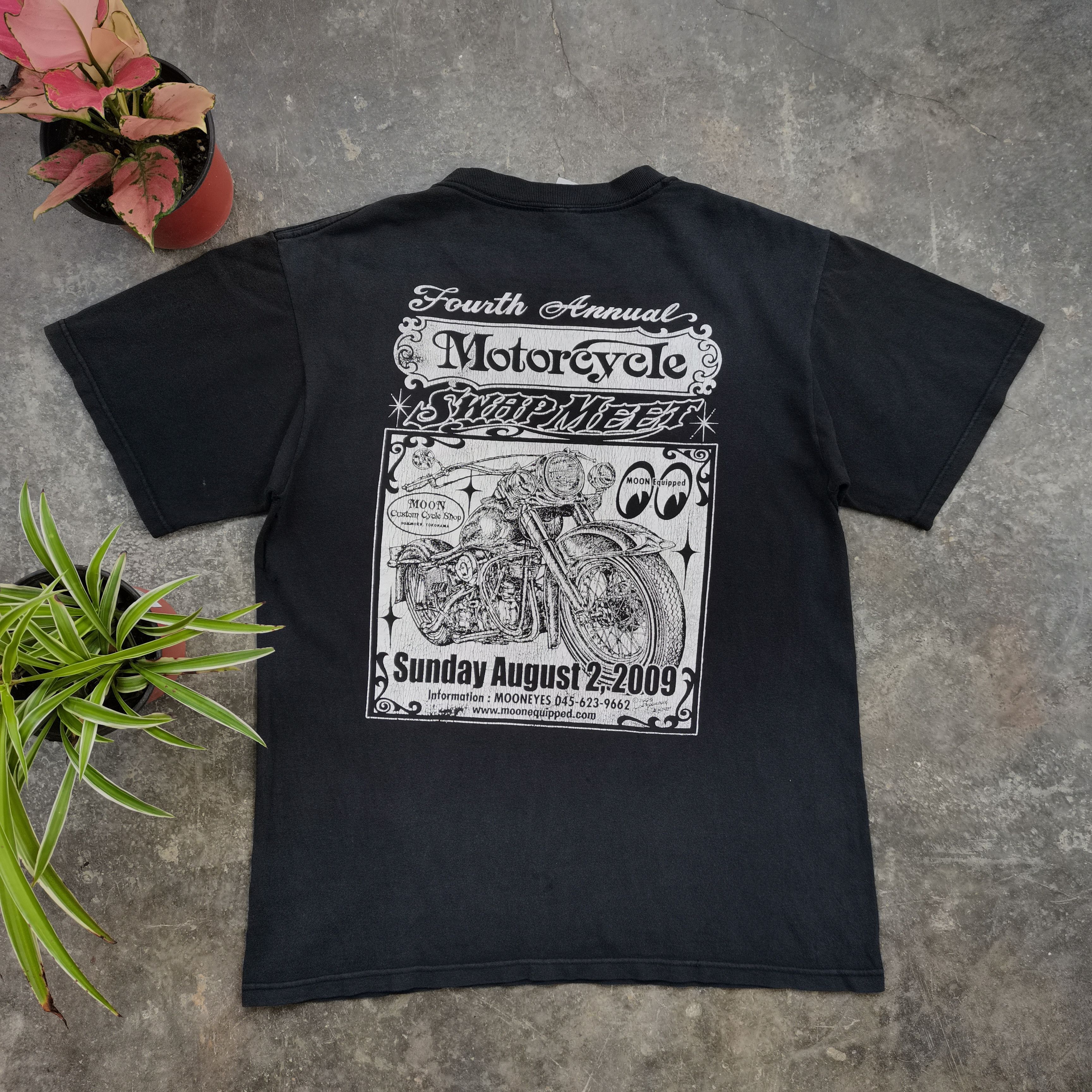 Vintage Crazy Vintage Y2k MOON EYES Distress Tee Size M Size US M / EU 48-50 / 2 - 6 Thumbnail