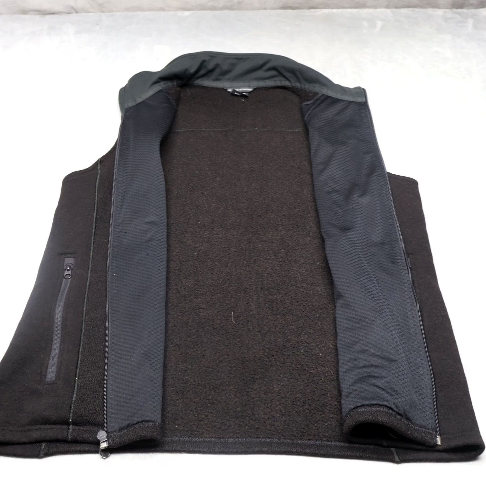 Logo 7 Kuhl Interceptr Vest Mens XL Black Fleece Full Zip Outdoor Hiking Warm LOGO Size US XL / EU 56 / 4 - 3 Thumbnail