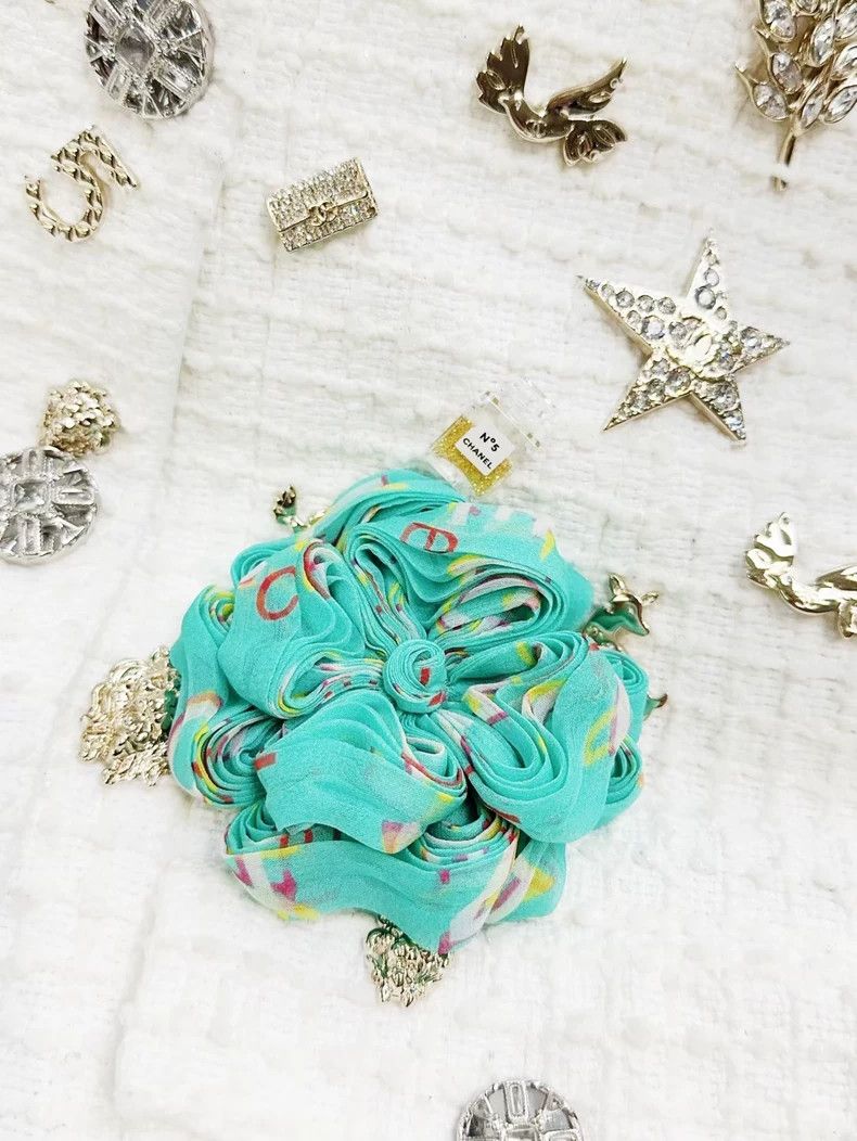 Chanel Chanel 19P green camellia brooch Size ONE SIZE - 2 Thumbnail