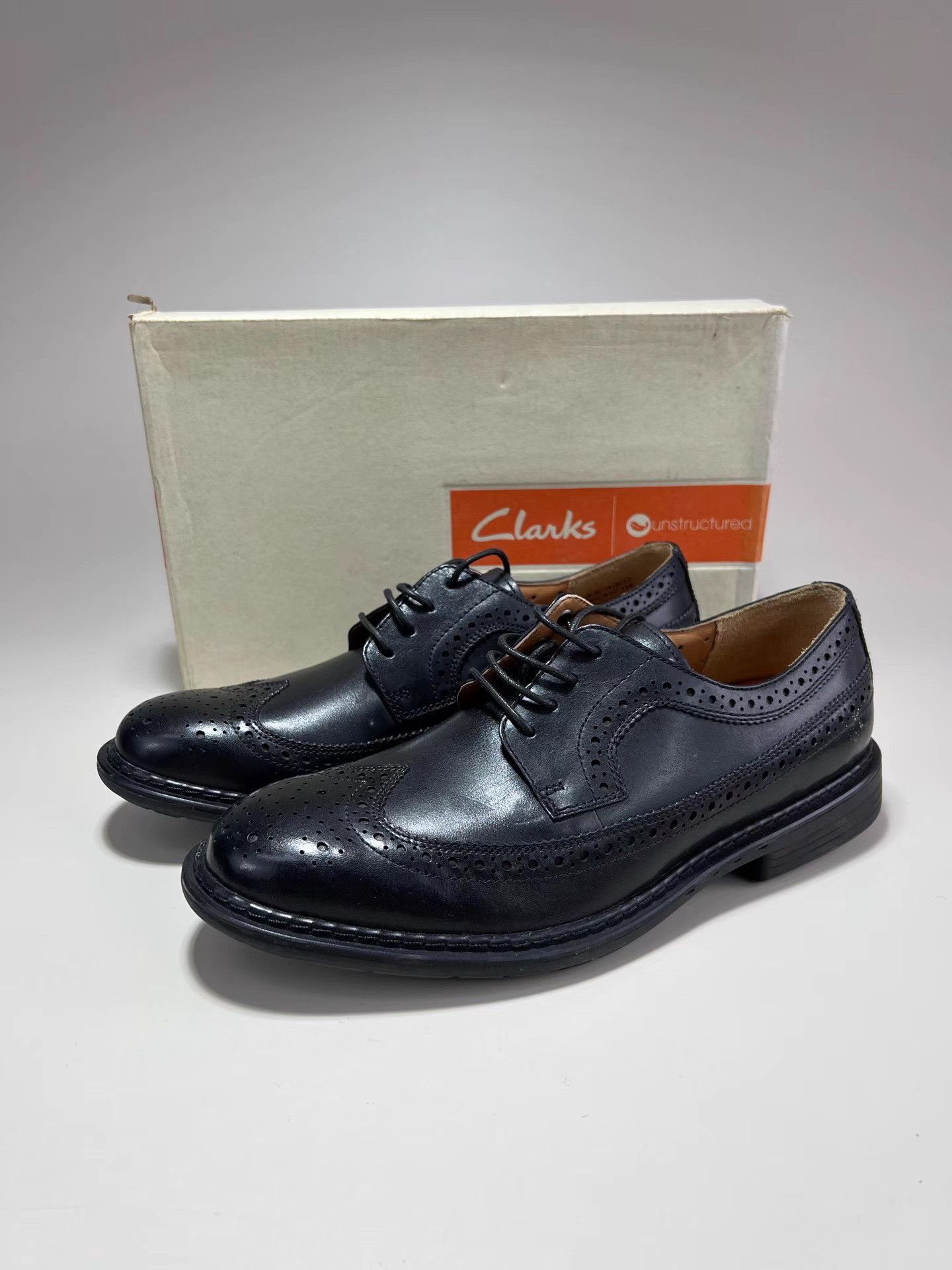 Clarks CLARKS Black Brogue Leather Shoes Size US 9 / EU 42 - 1 Thumbnail