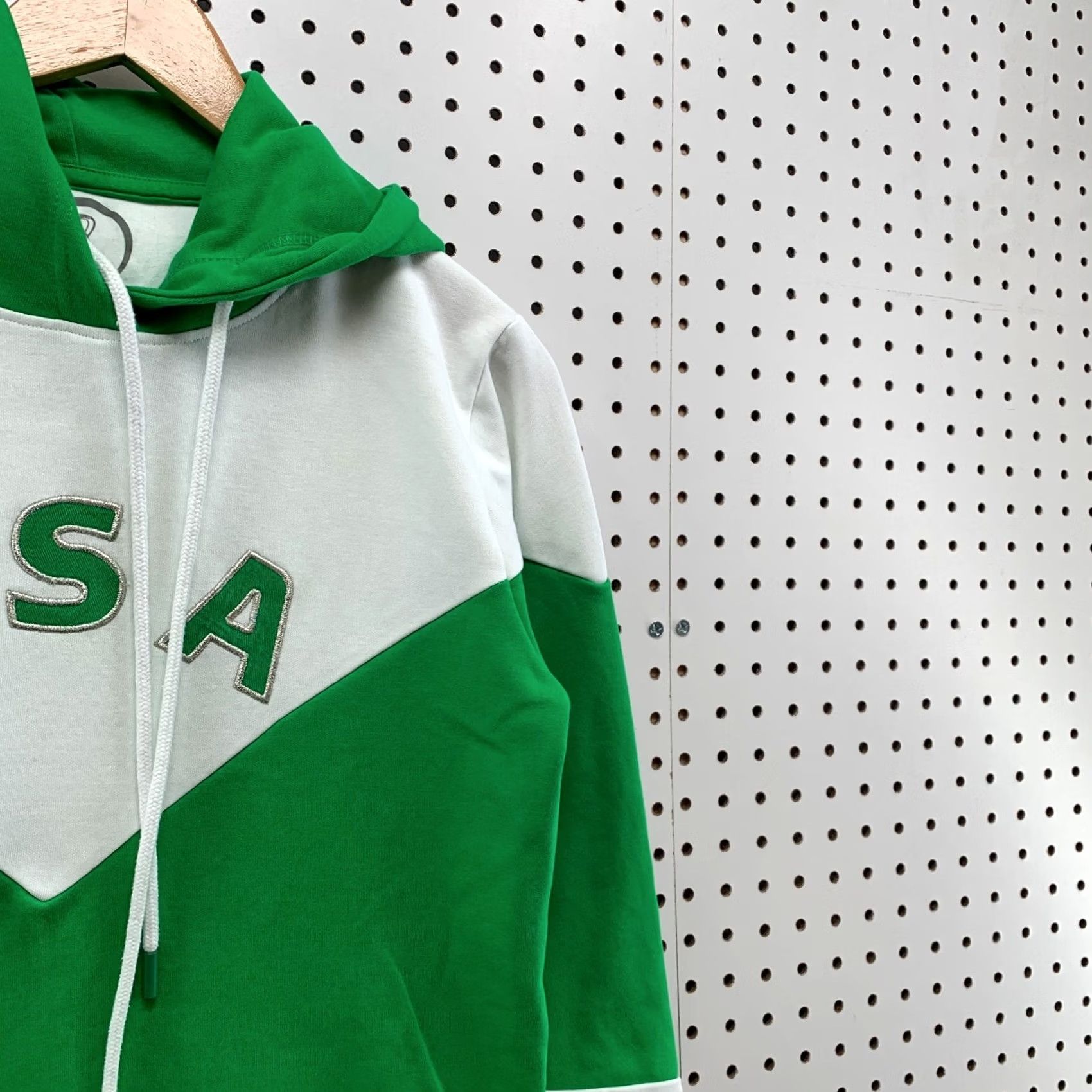 Vintage FIFA World Cup 2022 Saudi Arabia Hooded Sweatshirt Small Green White Mens Size US S / EU 44-46 / 1 - 5 Thumbnail