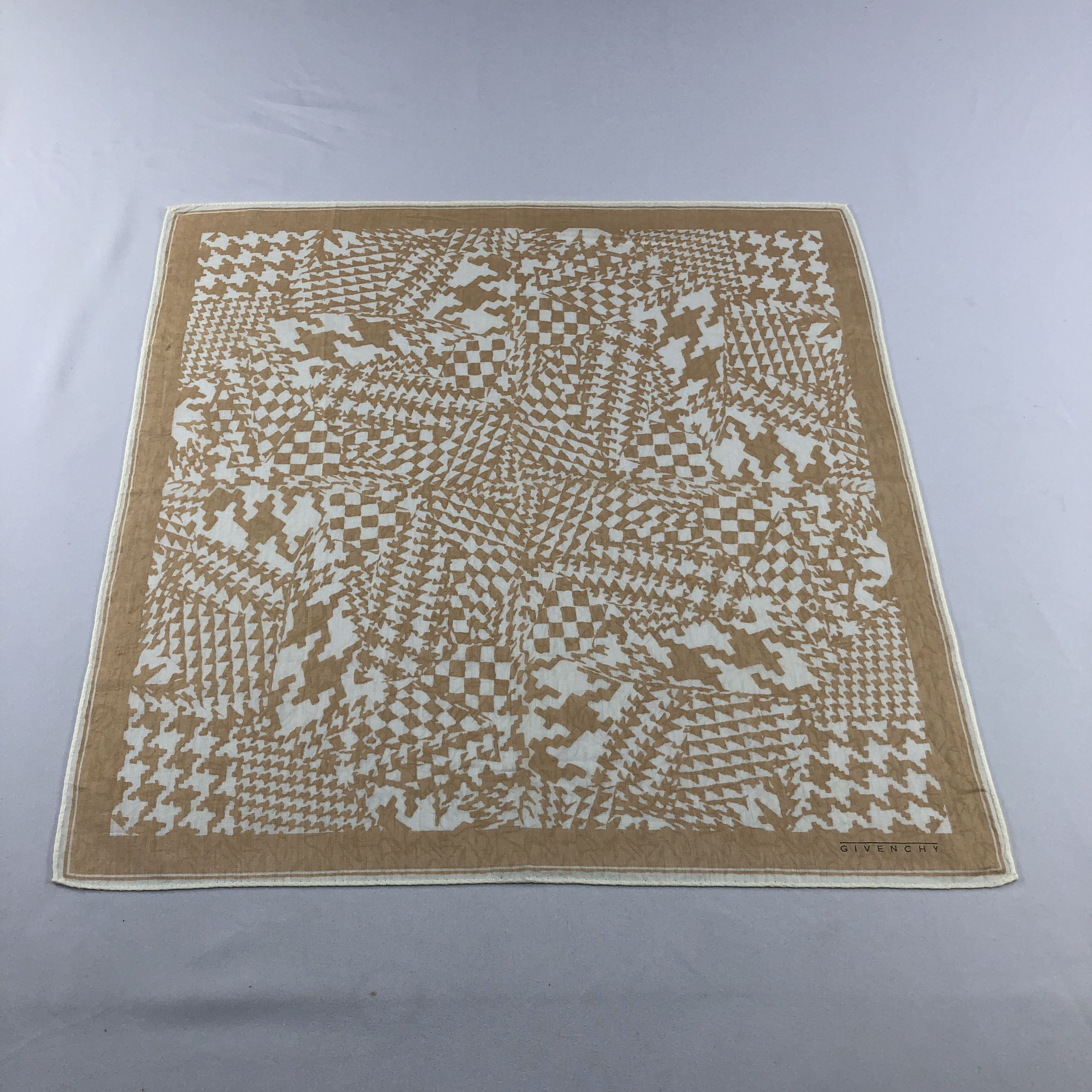 Givenchy Givenchy Handkerchief Neckerchief Bandana H2936 Size ONE SIZE - 1 Thumbnail