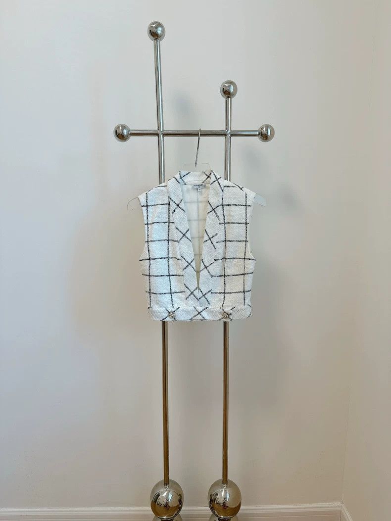 Chanel Chanel 19s white plaid vest Size XXS / US 00 / IT 34 - 1 Thumbnail