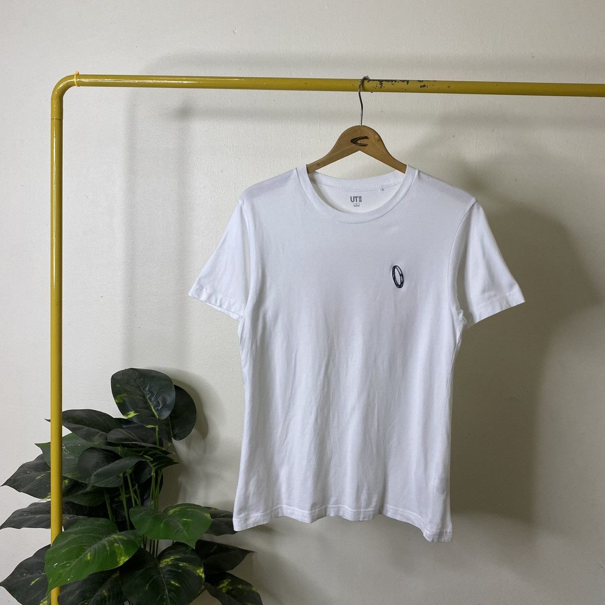 Uniqlo Jujutsu Kaisen 0 Yuta Okkotsu and Rika Orimoto Anime Tshirt Size US M / EU 48-50 / 2 - 6 Thumbnail