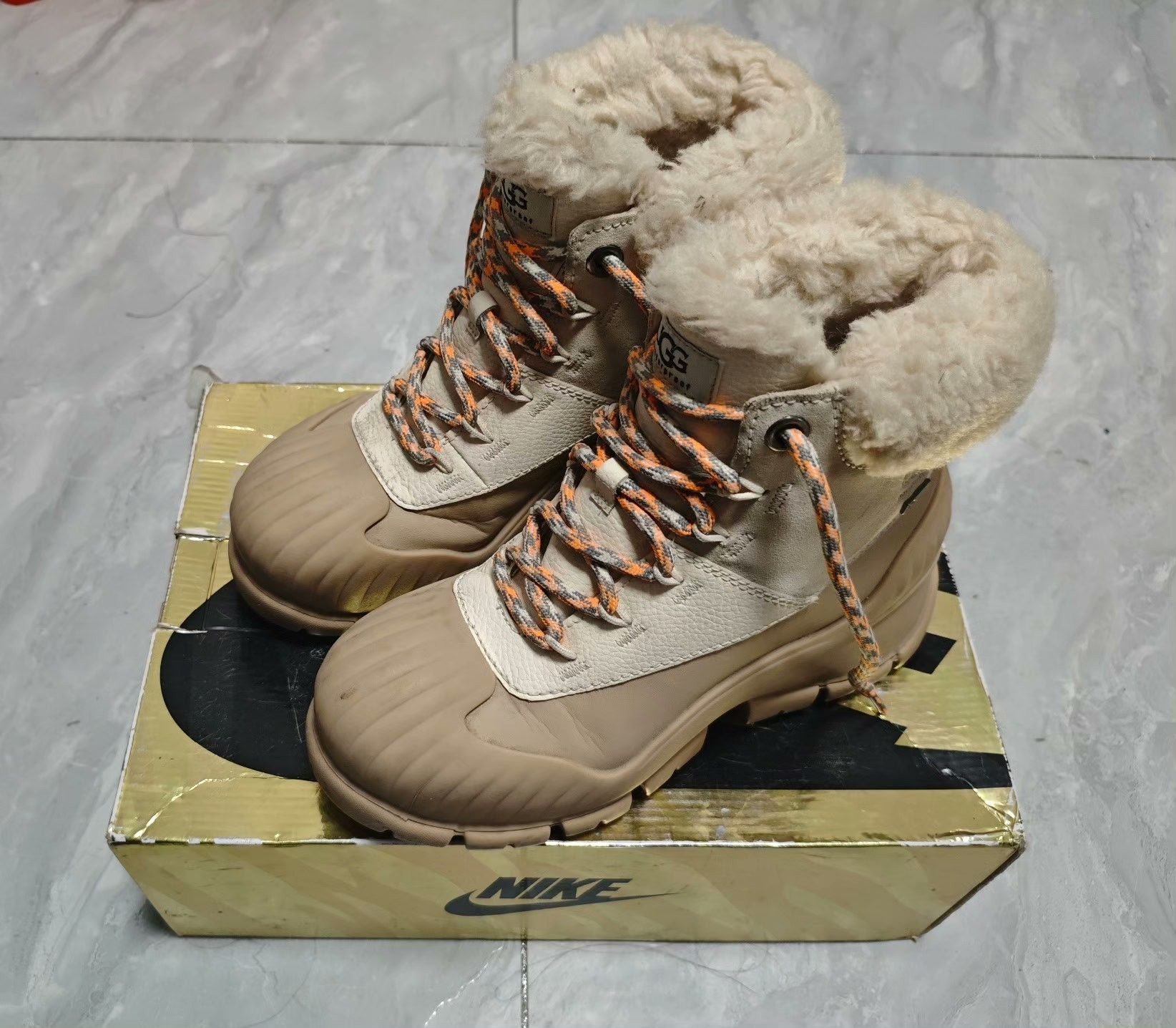Ugg UGG Casual Thermal White Boots us_7 Women Size US 7 / IT 37 - 1 Thumbnail
