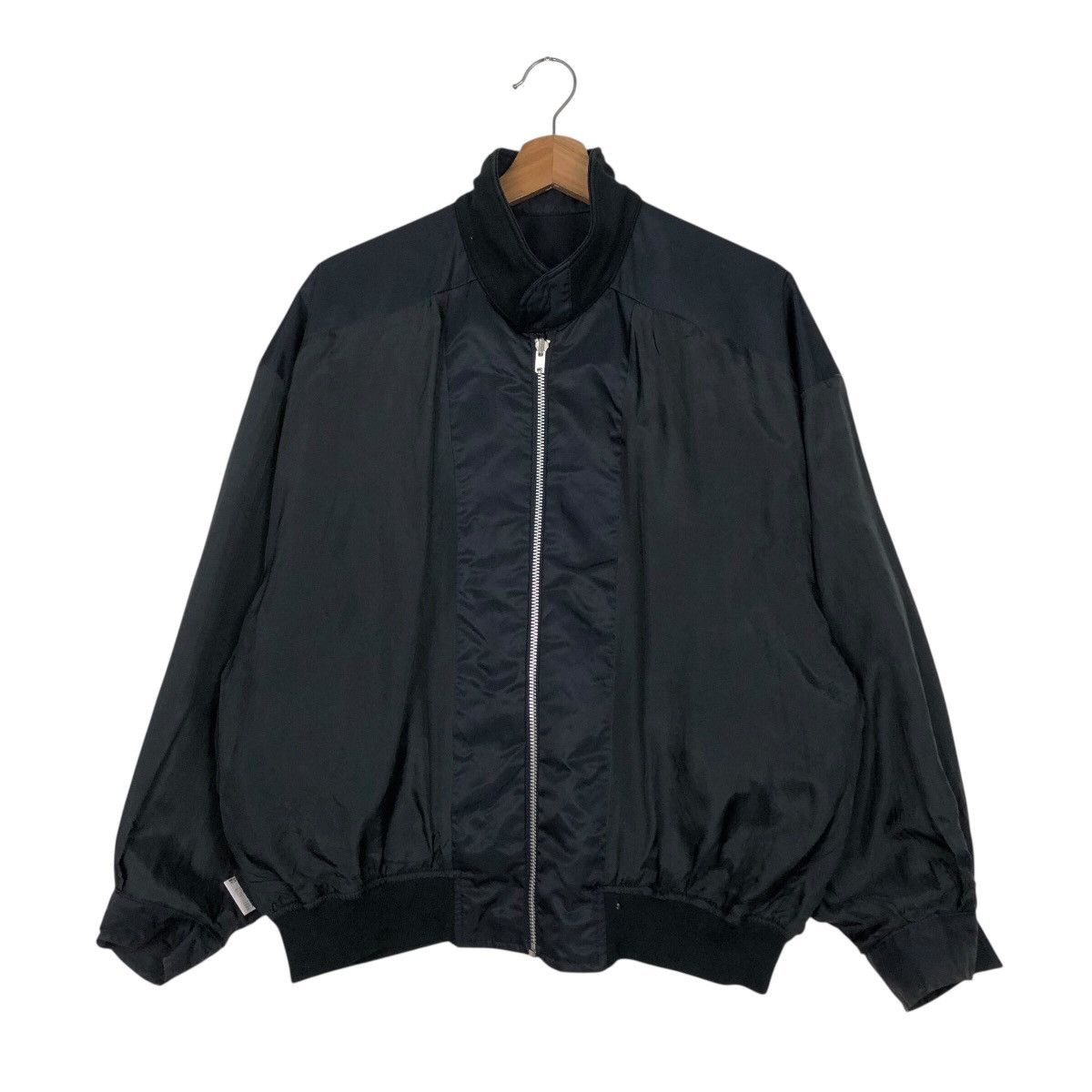 Japanese Brand Vintage Satin Bomber Jacket Valenzia Po Sports Issey Miyake Size US M / EU 48-50 / 2 - 19 Thumbnail