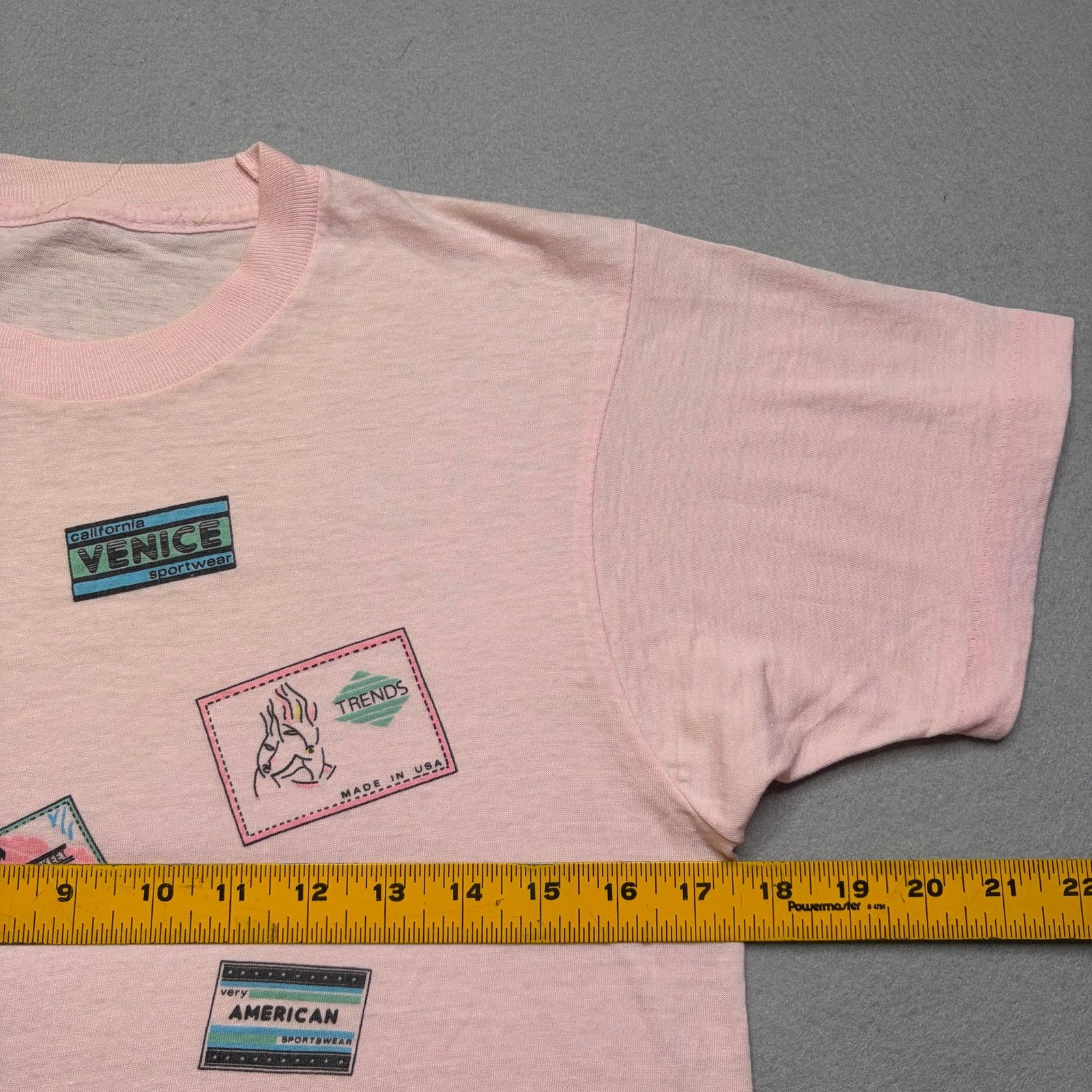 Vintage Vintage 80s Pink All Over Patch Graphic T-Shirt Small USA Size US S / EU 44-46 / 1 - 8 Thumbnail