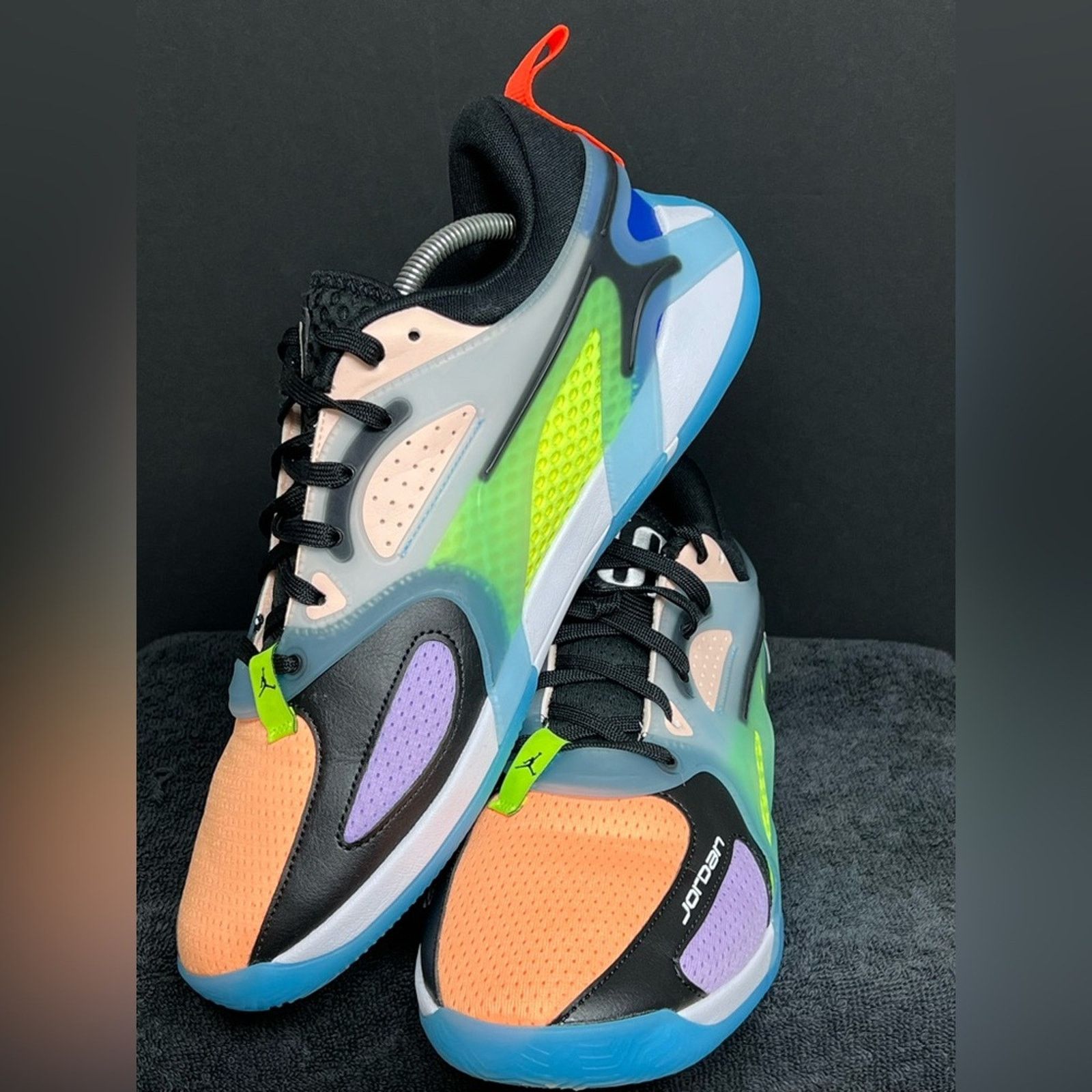 Jordan Brand Nike WMMNS Jordan Heir PF Black Women 12.5 Men 11 WORN ONCE Size US 11 / EU 44 - 4 Thumbnail