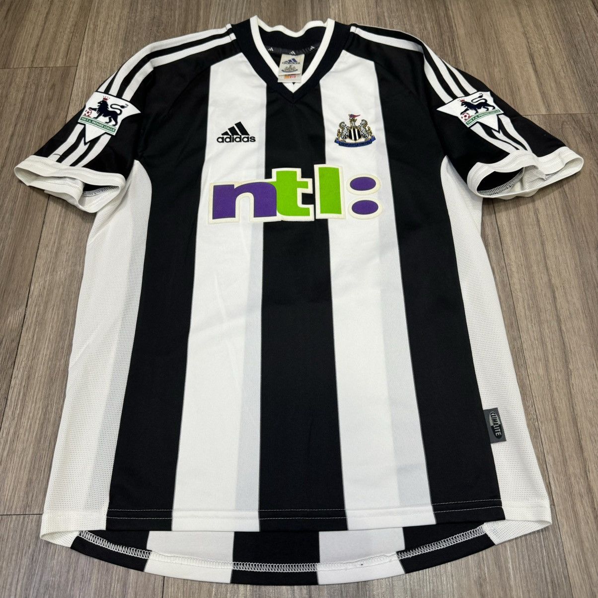Adidas Newcastle United 02/03 home shirt #9 Shearer Size US S / EU 44-46 / 1 - 1 Thumbnail