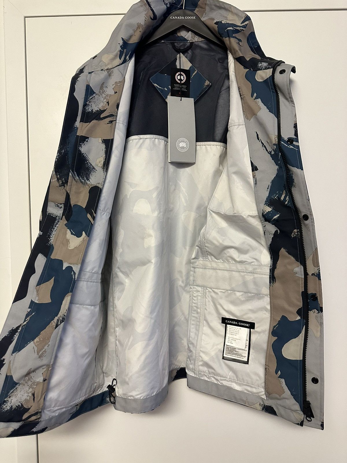 Canada Goose MENS WIND JACKET STANHOPE - CAMO PRINT. NEW WITH TAG. Size US L / EU 52-54 / 3 - 3 Thumbnail