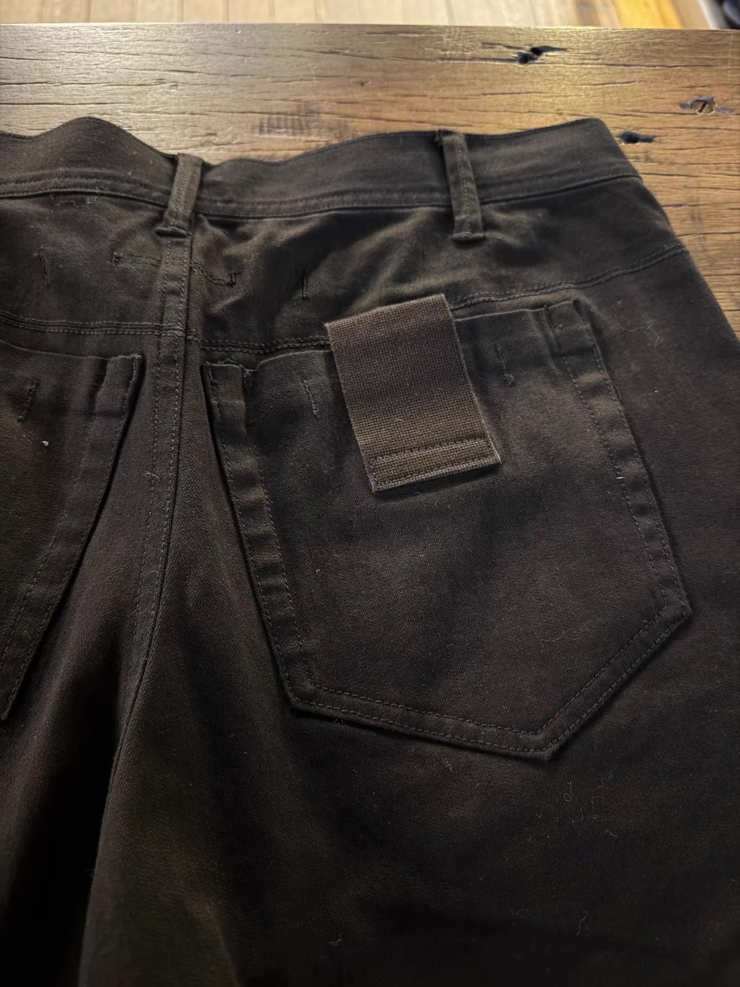 Julius JULIUS 16FW Series Black Slim‑Fit Structured Trousers Ｑ25 Size US 30 / EU 46 - 4 Thumbnail