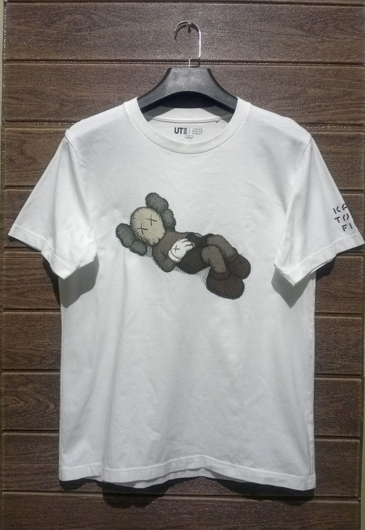 Kaws KAWS Tokyo First UT Tee Size US L / EU 52-54 / 3 - 1 Thumbnail