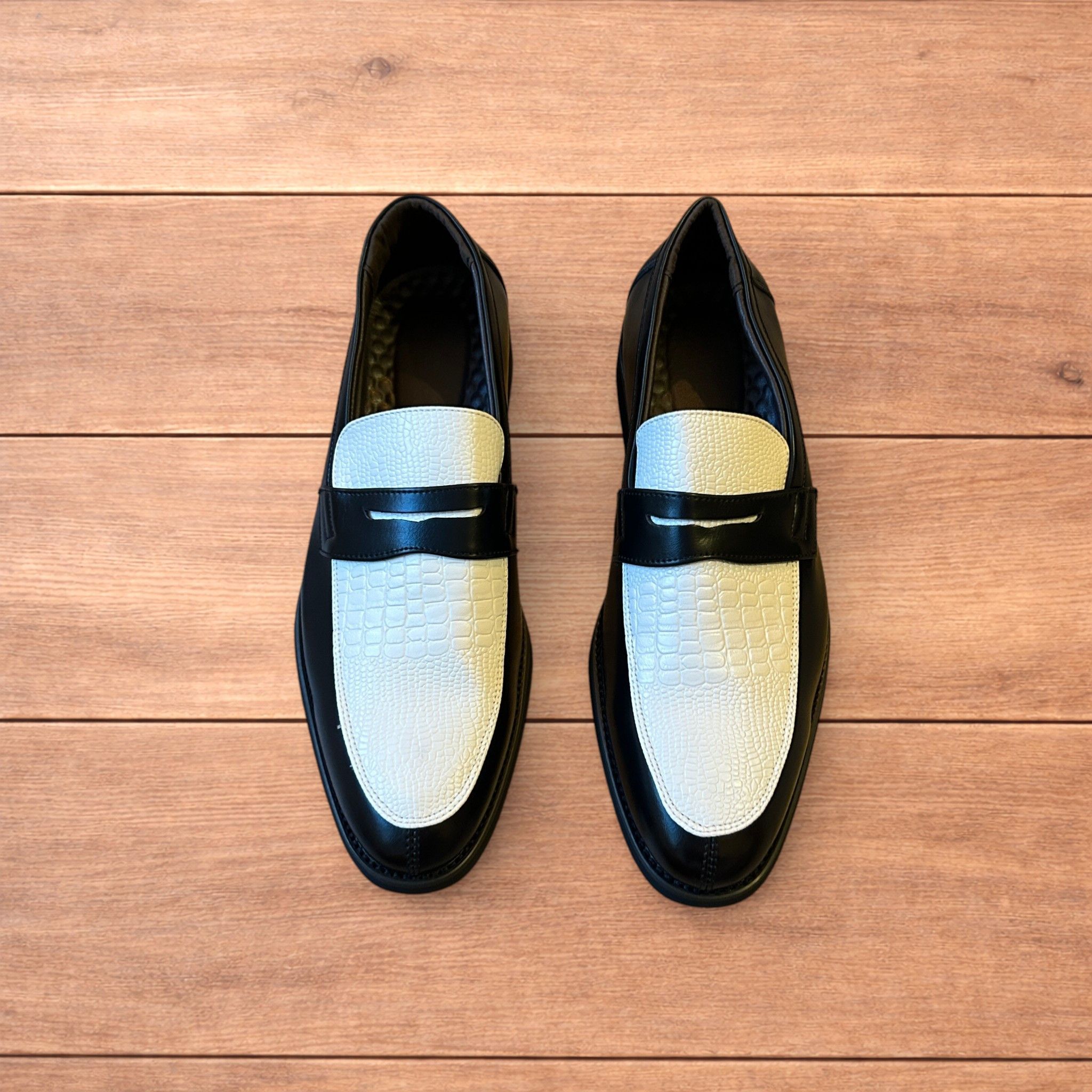 Japanese Brand Classic style loafers shoes in black and white design. Size US 11 / EU 44 - 5 Thumbnail
