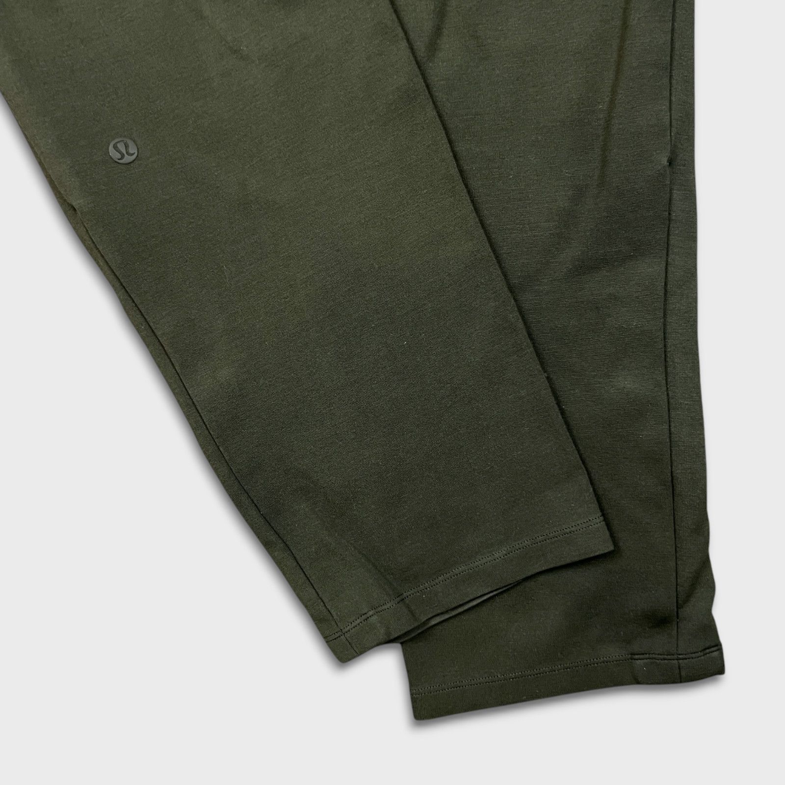 Lululemon Lululemon On The Move Pant Ponte sz 6 Athletic Casual Travel Size 28" / US 6 / IT 42 - 9 Thumbnail