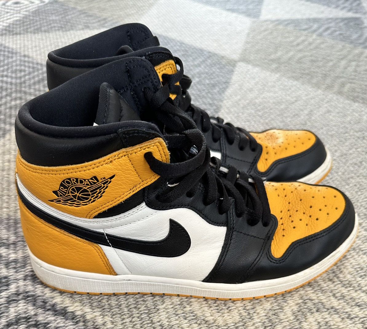 Size 9 - Air Jordan 1 best Retro High OG 'Yellow Toe'