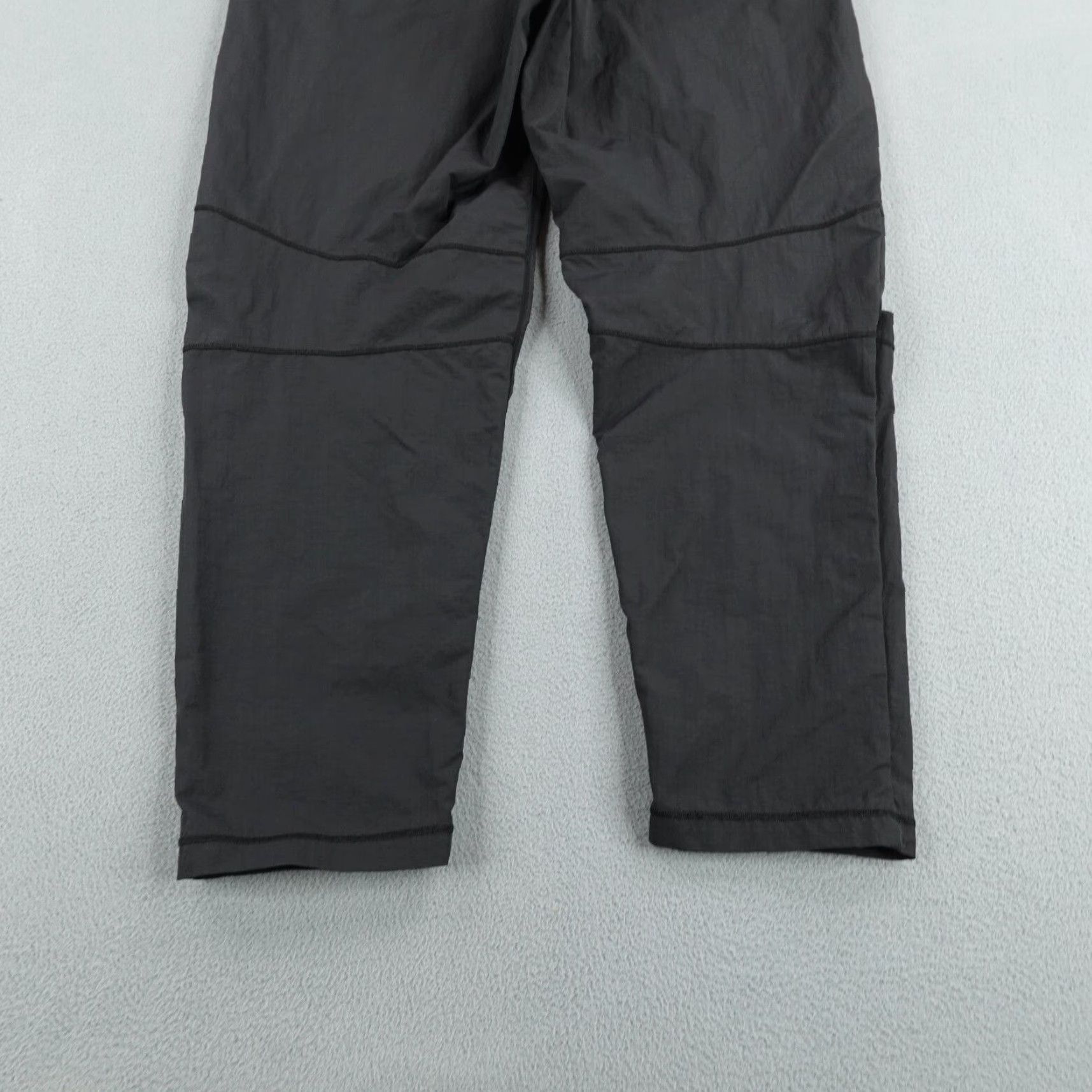 Nike Nike Pants Womens Small Black Tech Pack Woven Tapered Joggers Size 28" / US 6 / IT 42 - 7 Thumbnail