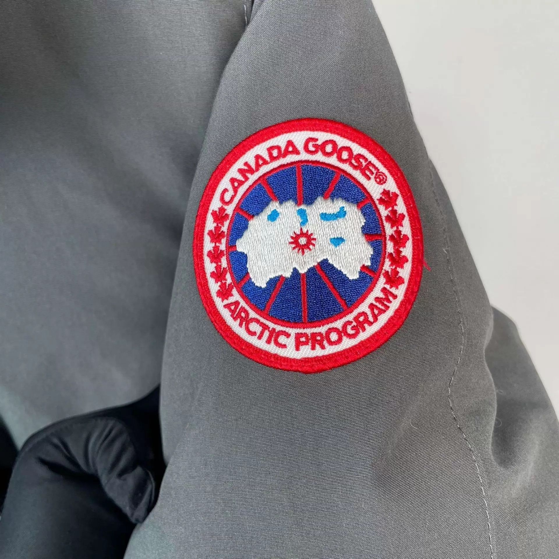 Canada Goose Canada Goose 95 new down jacket M gray Size M / US 6-8 / IT 42-44 - 4 Thumbnail