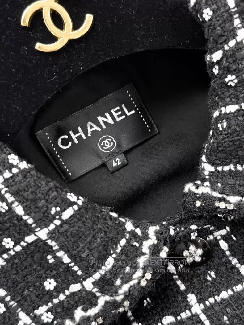 Chanel Chanel White thin shiny plaid flower buckle long-sleeved l Size M / US 6-8 / IT 42-44 - 5 Thumbnail