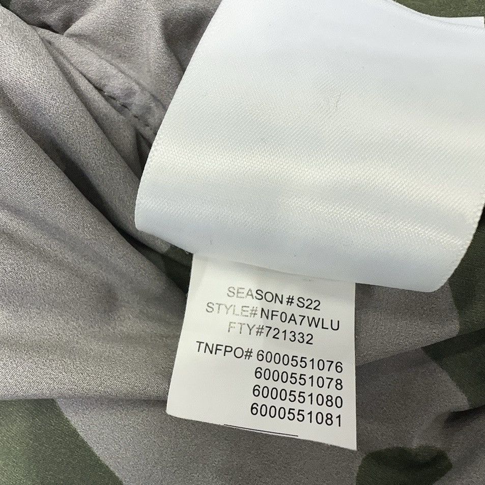 Kaws × The North Face KAWS x The North Face Retro 1996 Nuptse Jacket Size US L / EU 52-54 / 3 - 5 Thumbnail