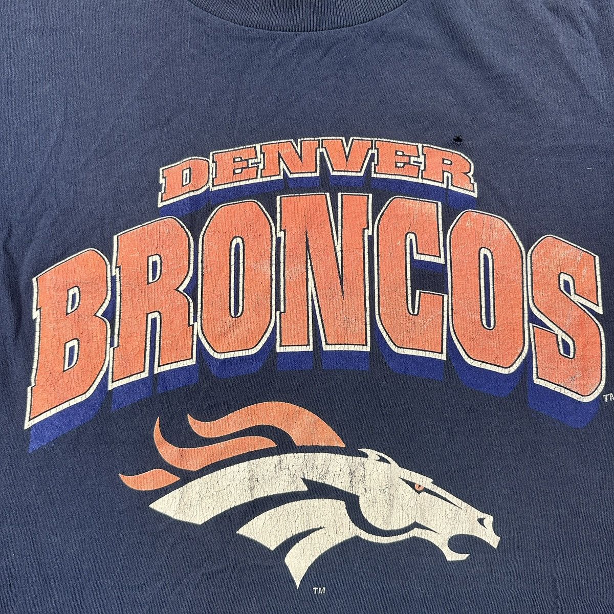 CSA × Vintage Vintage Distressed Denver Broncos T Shirt Size US L / EU 52-54 / 3 - 5 Thumbnail