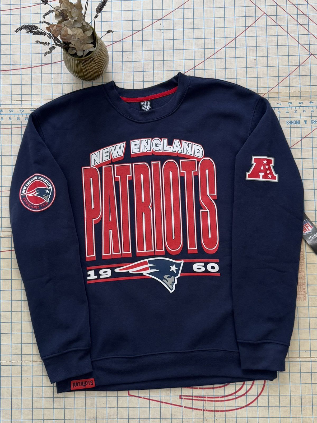 NFL NWT NFL Team Apparel New England Patriots Crewneck Sweater L Size US L / EU 52-54 / 3 - 1 Thumbnail