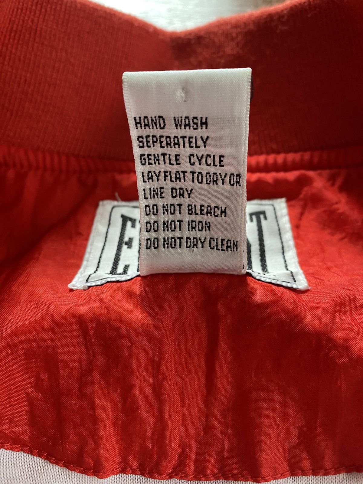 Everlast Vintage 80’s Everlasting Quilted Red Windbreaker Zip Jacket Size US S / EU 44-46 / 1 - 12 Thumbnail